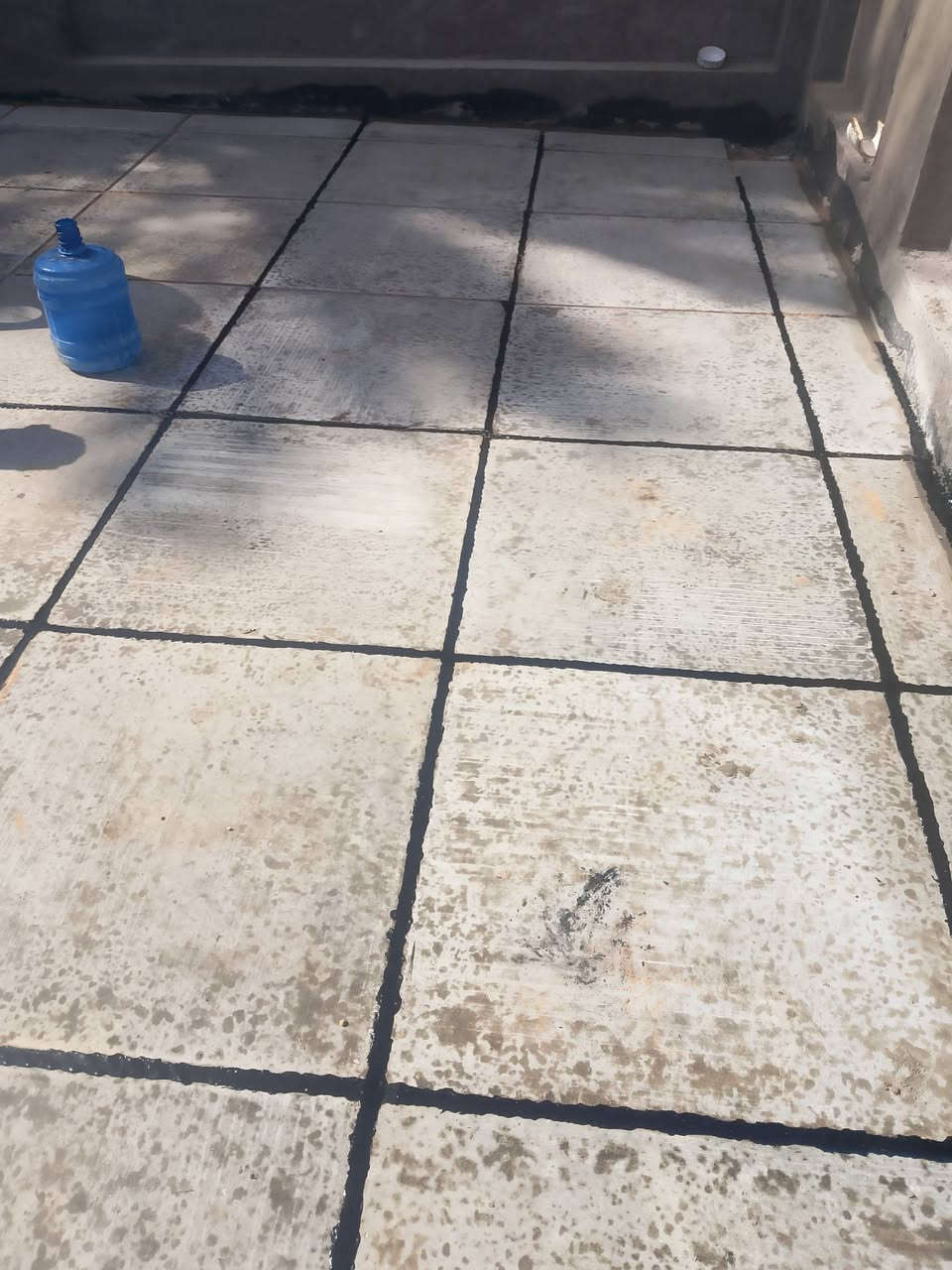 سلام عليكم شغل سطوح تطبيك شتايكر وزفت متواجد وتساب ***********
