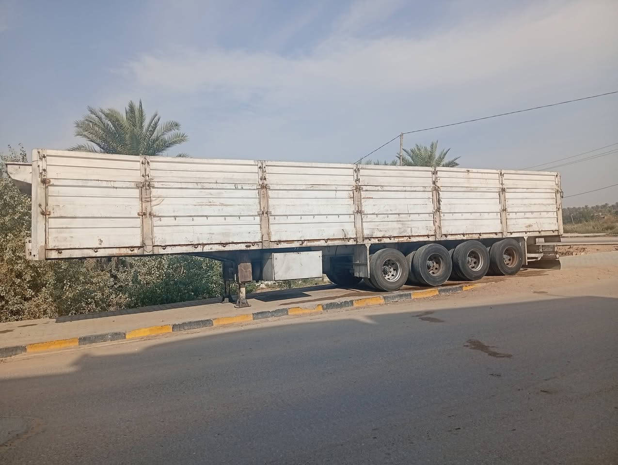 عربانه تهكير للبيع 4 دناقير طولها 13 و60 شركه اداري القصاب اللي يريده يخابنه سعرها شده***********
