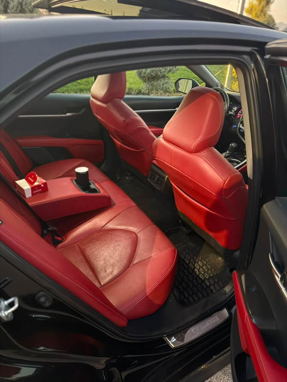 TOYOTA CAMRY XSE V6
سەیارەکە بی بۆیاخ بێ سارد بێ کرانەوە 
مواسەفاتی فول فولە 
•شەش بستۆنە 
•پانۆراما
•بەسمە 
•داتاشۆ 
•شاشە گەورەو شاشە  و سەماعە JBL 
•سێ مۆدی لێخورین (eco , normal, sport)
•تراکشن کۆنترۆڵ
•برێک کارەبای ، HOLD
•کوشن سارد و گەرم 
•کوشنی سەکن و سایەق کارەبای 
•سوکان هیتەر 
•حاسە و رادار پێش و دواوە ، پێنج کامێرە و 360  دەرەجە 
•وایەر لیس چارچ 
•ناو گێچ دیجیتاڵ 
.سوکان ڤۆلیۆم
•لایت لید و عەدەسە و زینۆن ، بلاجکتۆر 
•بەگ لایت لید 
•تەبریت مەرکەزی 
•ناو سوور بیلادی 
•تحدید سورعە 
•گێر ئۆتۆماتیک و عادی 
•ئاوێنە رادار 

* گێر و مەکینەی نەکراوەتەوە بێ عەیبە بە شەرت 

* سەیارەکە هیچ مەسرەفێکی نیە چوار تایەی تازەی لەسەرە
هیچ تەقەو رەقەی نیە ، رۆن و فلتەر هەموی تازە گۆراوە 

* سەنەوی رەقەم هەزەی تازەیە 
* سعر :۲۳۹ گەلاو مەجال 
ژ.م: ***********
ناونیشان: سلیمانی
