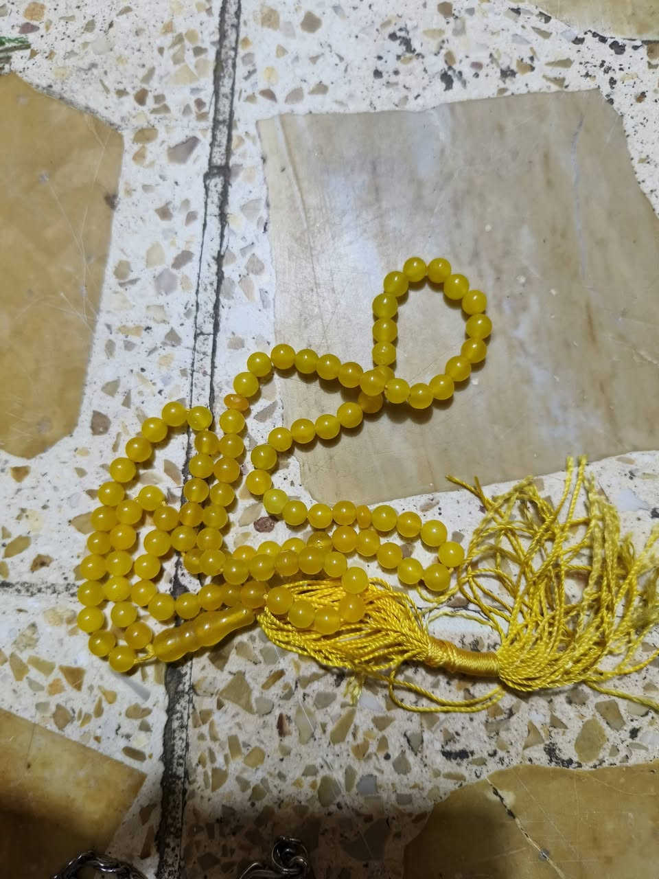 سلام عليكم مرخصت مدير الكروب محابس فضه وسبح ما اعرف بيهن يكولون وحده عقيق وحده بازهر وحده سندلوس امانت الله ما اعرف بيهن لكيتهن بجيس اريد ابيعهن الشراي بخدمته مكاني بغداد حي تراث قرب تقاطع درويش وهاذ رقمي *********** ما اعرف سعرهن حط سعر بل يرضي الله
