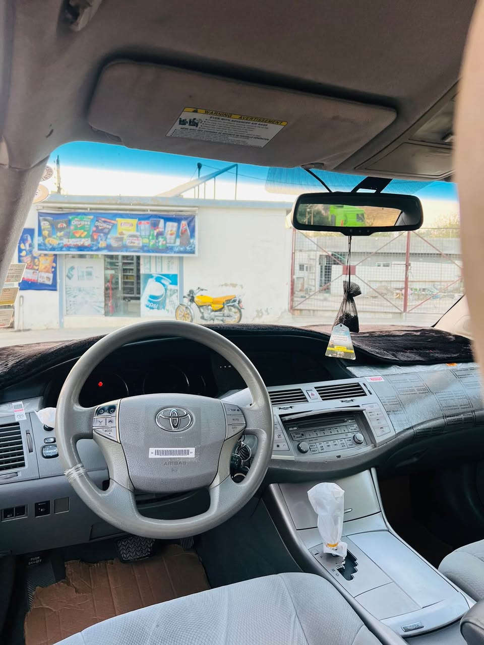 TOYOTA AVALON 2009 XL 
ئەڤەلۆن 2009 XL بێ بۆیاخ سەنەوی تا 2031 تازەیە گێڕ و مەکینەی بەشەرتە شوخت و چاڵ و کاڵبونەوەی نیە سەیارەکە دەعامی بۆ دەعامی بەشەرتە چوار تایەی تازەی لەسەرە پێش و دوای چرکەی تێدا نیە سەیارەکە کارتی بەنزینی هەیە سعری ١٢٥ و مەجال  (***********) ژمارە واتسئەپی لەسەرە
