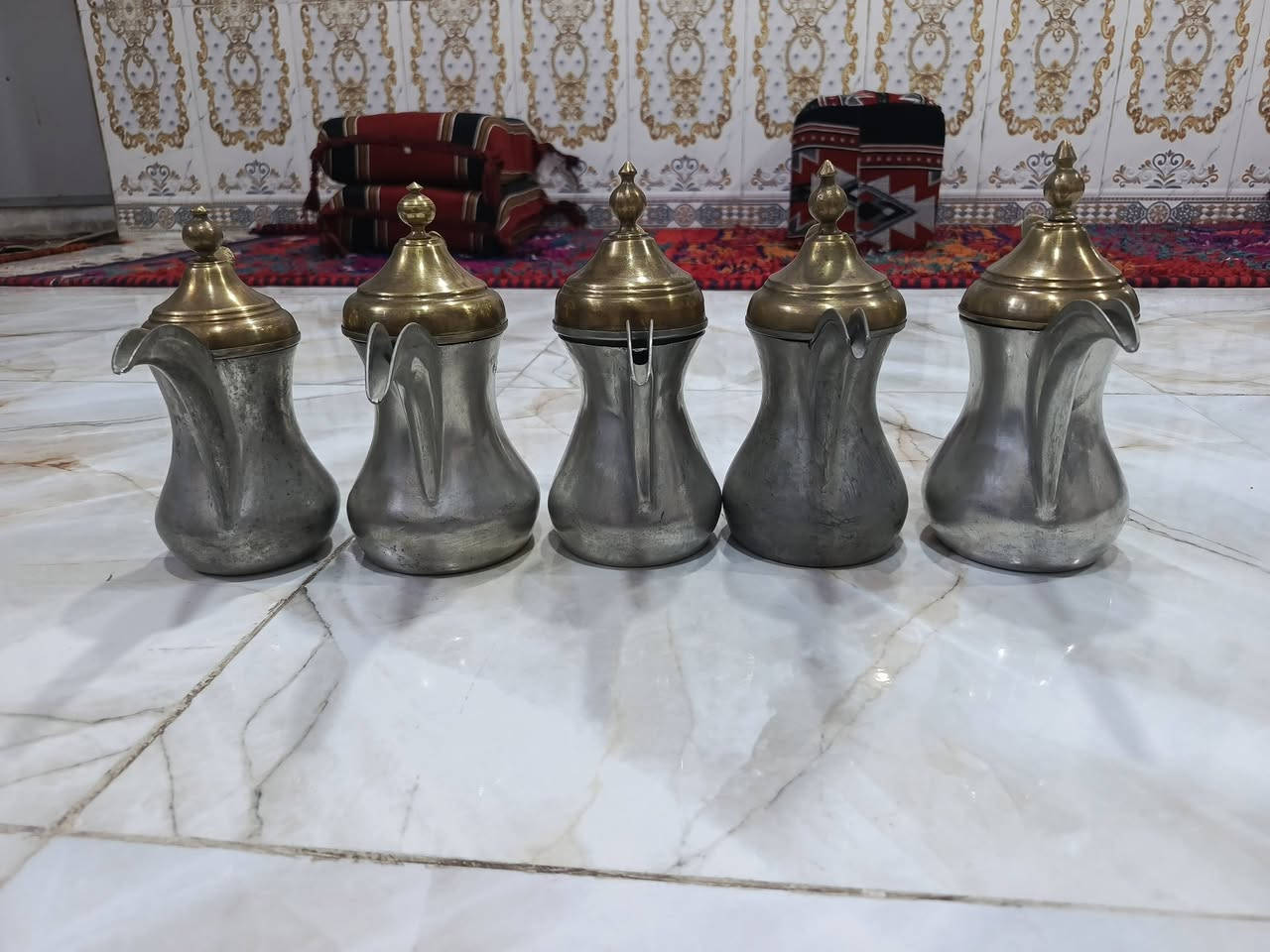 دلال بغدادي للبيع نحاس باله كويتي قياس 23/22/22/21/20 للستفسار اتصل *********** يوجد توصيل

