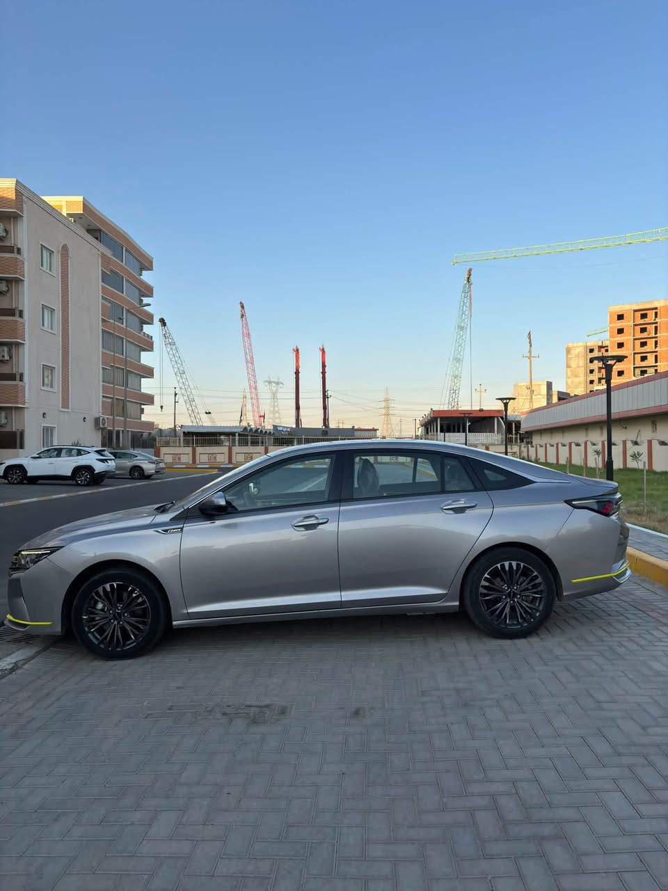 دونك فينج A60MAX موديل 2023  خليجي وكاله ليث العبيدي  مكانها محافظه البصره 
ممشى: 38 الف كيلومتر  مكينه 1500 تيربو هايبرد 
رصاصي 
مواصفات:
1-شاشه دجتل 
2-شاشه وسطيه 
3-سنتر لوك
4-قطعتين تبريد خلفيه 
5-تحكم تبريد شاشه 
6-بانوراما
7-اوتو هولد
8-سايد بريك كهرباء 
9-وضعيات قياده ECO SPORT
10-ماسحات اوتو 
11- لايتات زينون شركه
12-بك لايت ليد متصل 
13- كشنات جلد اسود 
14- تحكم ستيرن
15- تحكم مري ماوس 
16- ثلاجه 
17- اناره ترحيب 
18- بصمه 
 بيها جاملغ الايمن مبدل و شبر بالبنيد و دعاميه مبدله  

السياره كير و مكينه مكفوله شرط الفحص  بدون ايرباك 
للاستفسار: ***********
السياره ب اسمي تحويل ثاني يوم
