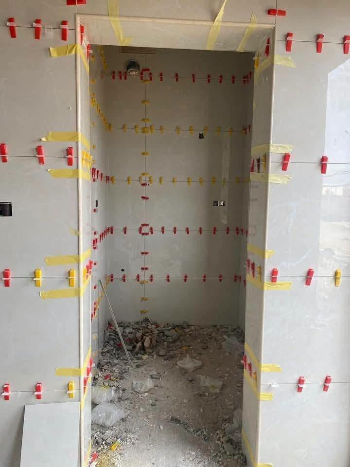 عمل البورسلين والسيراميك والمرمر والواجهات والتصاميم الهندسيه وتصفير الارضيات
بأسعار تنافسيه ودقه وألتزام في العمل والتسليم 🏦
 للتواصل اتصال ***********
او واتساب ***********
 #العراق #كربلاءالمقدسه
