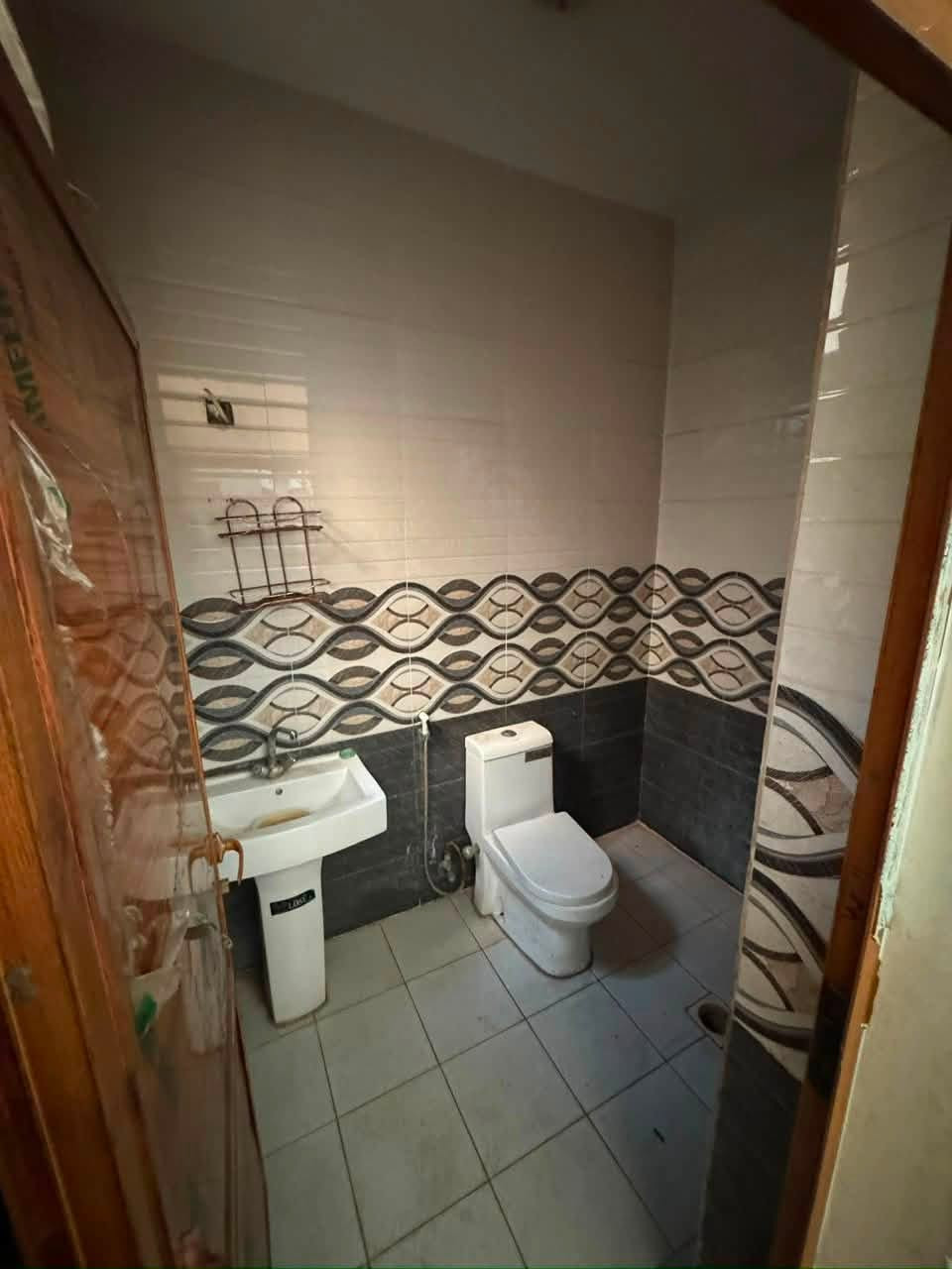 🏠 للايجار في السيدية
بيت مدخلين مساحة 130 متر، يحتوي على:
✅ صالة
✅ مطبخ
✅ حولي
✅ خدمات
✅ غرفتين نوم

💰 السعر مناسب

📞 للاستفسار: ***********
ارام للاستثمار والتطوير العقاري
