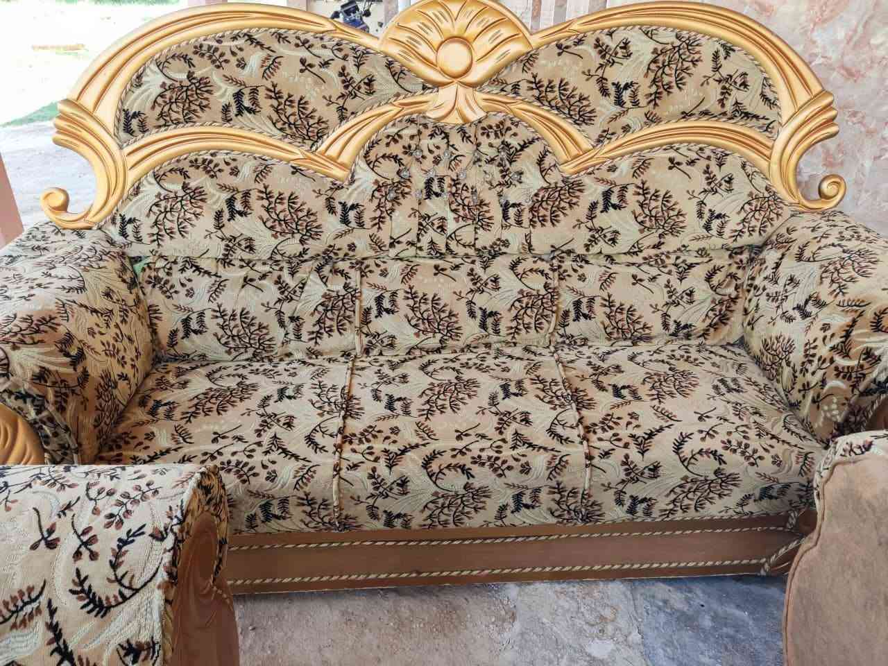 السلام عليكم
تخم قنفات :-
2 كراسي ام 3نفرات
2 كراسي ام 2نفرات
3 كراسي ام 1نفر
السعر ( 150 ألف )
مكان كربلاء الامام عون (ع).
للأتصال:  ***********

