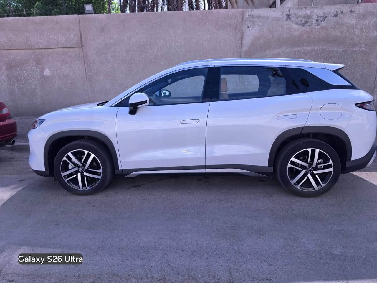 السلام عليكم
سونك ال كفاله عامه ماشيه11 الف 

2 كرسي كهرباء 

جنطه كهرباء 

5 كامرات 

كشنات تدفى تبريد

حساسات اماميه وخلفيه 

رادارات 
شاحن موبايل

رقم بغداد

العنوان المنصور بغداد 

السعر 33 ونص 

***********

نص مكتوب في الصور:
- Galaxy S26 Ultra