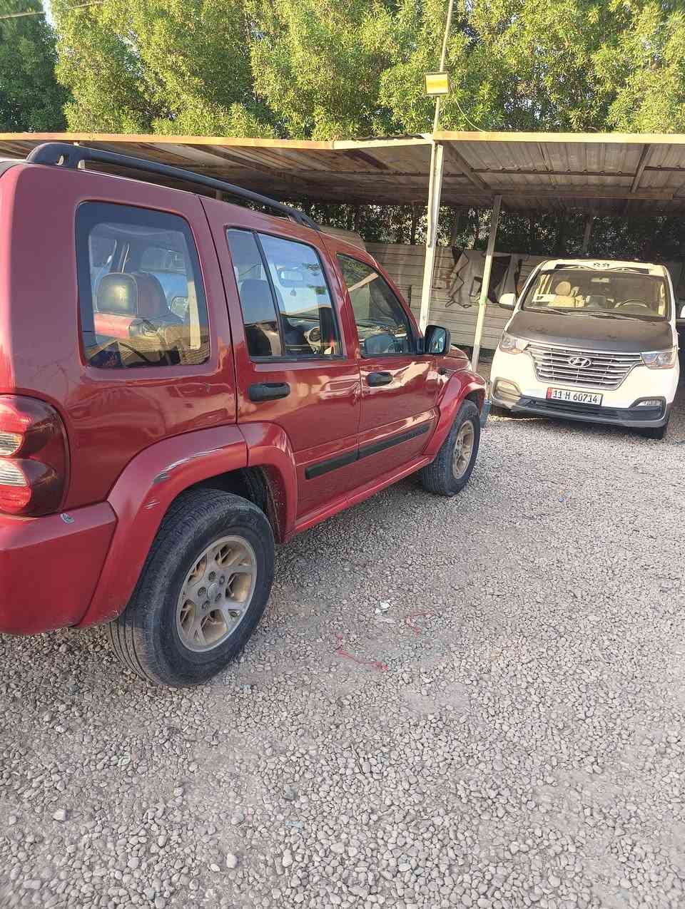 جيب 2007 رقم بغداد انكليزي 
مكينه وكير حداديه دواخل حلوه 
البدي بي شويه صبغات 
السعر 65 وبيه مجال 
العنوان طويريج 
***********
