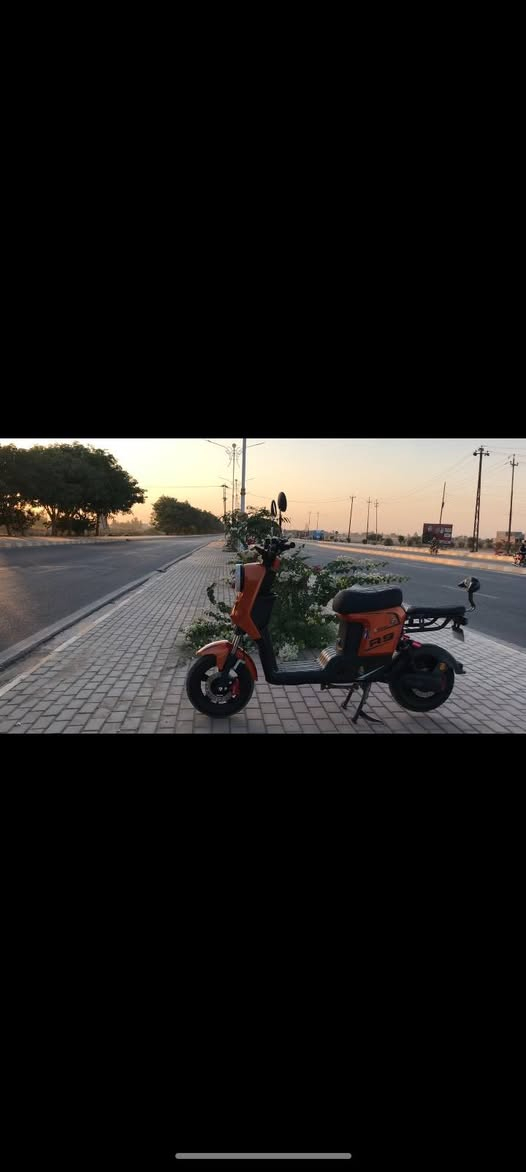 بسم الله الرحمن الرحيم:
دراجه شحن من نوع :R9
للبيع 
المواصفات :
بطاريات نضافه جيده جدا 85٪
دبل اشاره 
شاشه دجتل 
نظام الرجوع إلى الخلف 
سرعه 75 حقيقي
لايت زنون عالي وناصي 
ابريك أمام وخلف وبريك خلفي شاده جديد 
جاملغ خلفي جديد 
يتحمل وزن 180 كيلو 
جاملغ أمامي بي ضرر كلش بسيط 
سكليتر جديد 
تجي وياها شاحنه ولي جديده 
دبلات غاز شادهن جديد 
دراجه تجي 3 الوان كما موضح في الصوره 
ملف بقوه 1200 واط قوي جدا 
شركه ولي 
موديل 2025 
رقمي ***********
اتصل وادلل عليه
