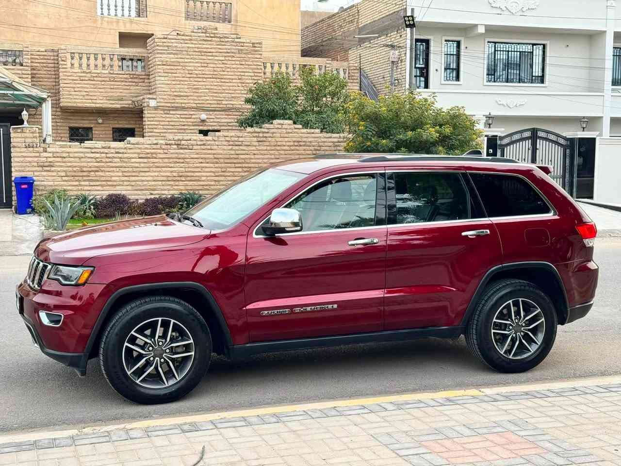 جيب 2022 - أمريكي بسعر منااسب

محرك 6 سلندر 3600 سي سي

 مواصفات

المواصفات:

✅ رادار خلفي ومرايات رادار

✅ صندوق كهربائي  

✅ مكينة وكير على وضع الشركة (مكفول)

✅ بصمة تشغيل + تشغيل عن بُعد

✅ تايرات جديدة كلياً

✅ شاشة كبيرة مع نظام ترفيه متكامل

✅ تدفئة ستيرن (مقود مدفأ)

✅كشنات تدفئه

مكينه كير مكفولات:

📌 حادث بنيد و چاملغ بسيط السياره بدون تبديل مكفوله شرط السونار

✨ سيارة نظيفة وجاهزة 

مكاني بغداد السيديه

السعر 205 وبيه مجال جدا بسيط

***********
