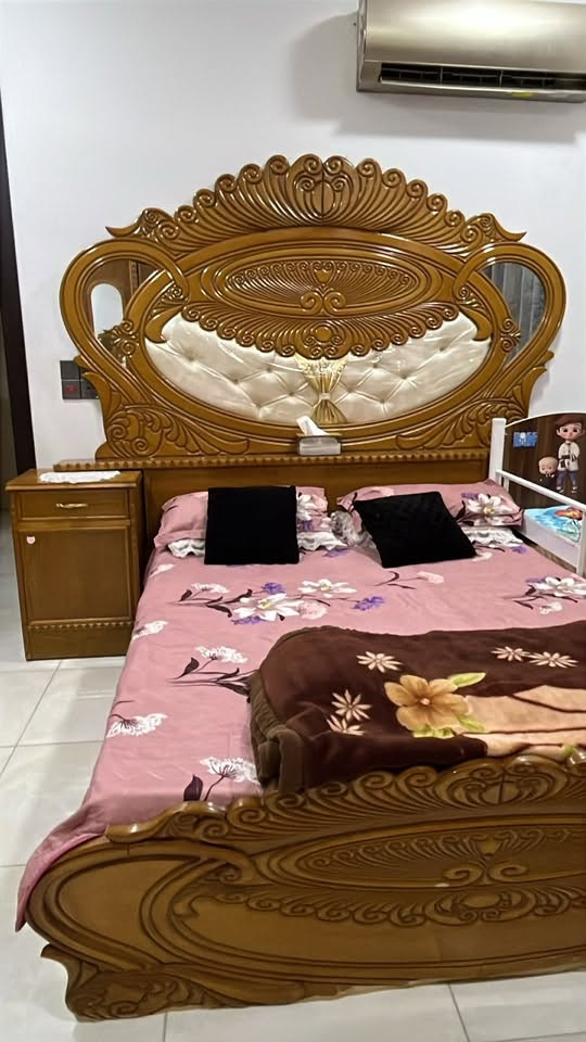 غرفه صاج عراقي 8 قطع للبيع بسعر 900 وبيها مجال بسيط  للتواصل واتساب ***********
