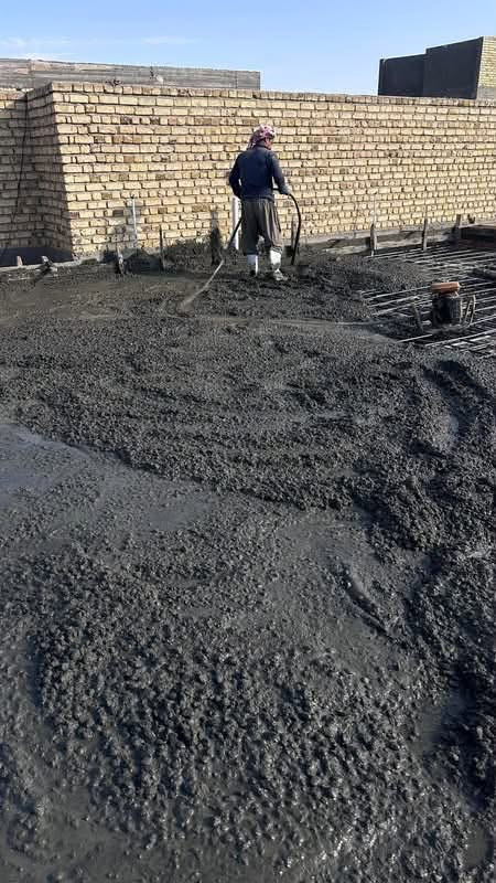 العمل على قرض مصرف الإسكان للسقف بمواصفات درجة اولى وحسب الطلب 
1-حديد ماس عراقي بنشر25سم حصيرتين وجسور مخفيه لكل فضاء حديد 16ملم
2-سمنت الدوح مقاوم وبنسبة خبط كيس سمنت لكل خبطة خرسانة
3-رمل البصرة او مغسول حسب الطلب
4-حصو مكسر ومغسول حسب الطلب
5-إذا المكان تريد الصب بال بم لايوجد مشكلة حسب فرق التكلفة والمكان للعمل 
6-اليد العاملة حداد ونجار درجة اولى او انت عندك نجار وحداد حسب الاتفاق 
7-مدة العمل خلال عشرة ايام تستلم السقف
8-الإشراف على العمل مهندس مدني ذو خبره 
9-سعر المتر المكعب (375 ألف)
•••••••••••••••••••••••••••••••••••••••
العمل فقط في مدينة السماوة وبدون مقدمة
للاستفسار/‭***********‬
السماوة/حي الحسين -قرب مدرسة الكندي للبنات
