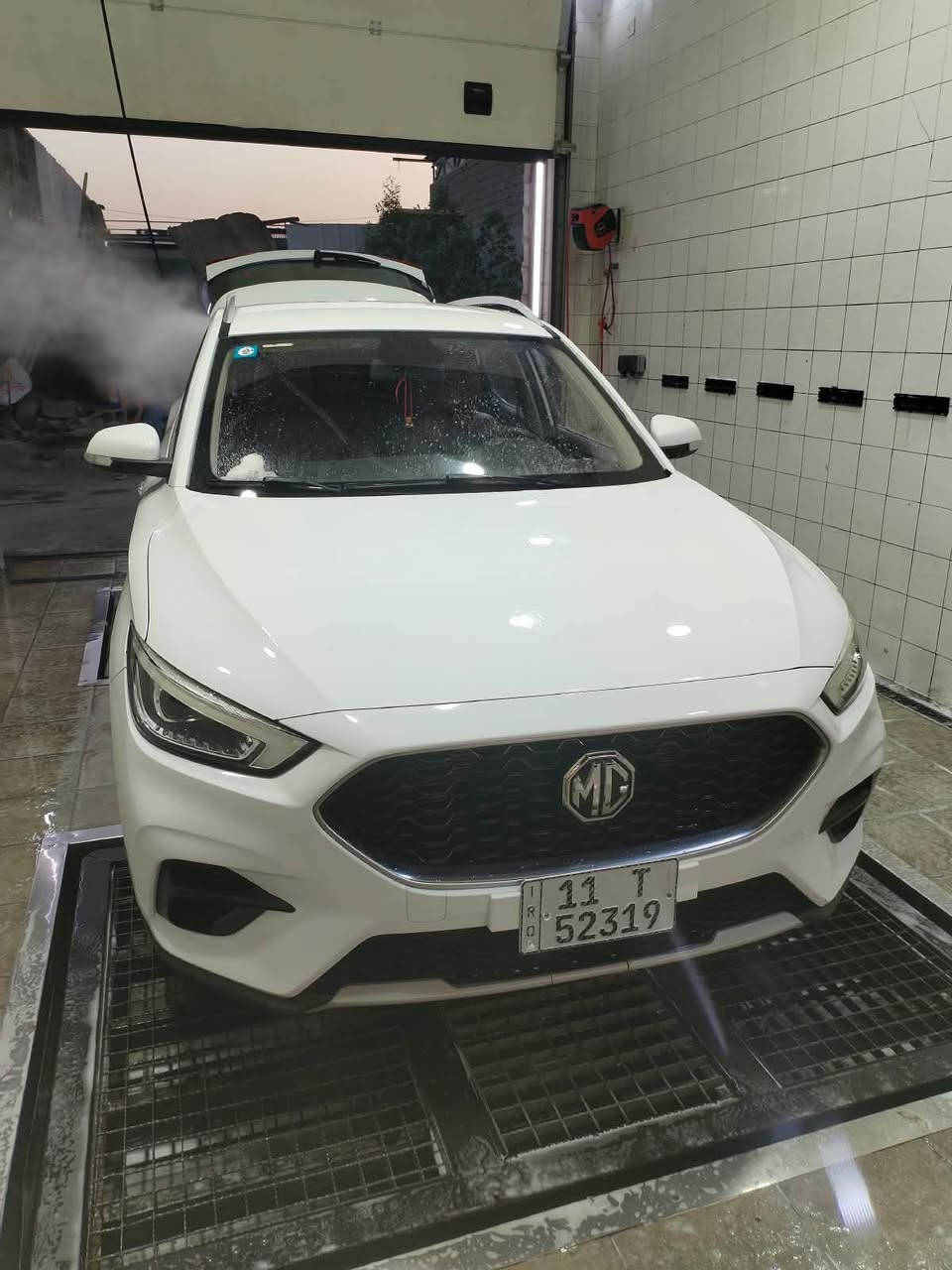 موديل 2021 
 رقم بغداد الجديد الدولي 

مواصفات السيارة
* الموديل MG ZS2021
* محرك: 1500 اقتصادي 
* اللون: ابيض 
* ناقل حركة: أوتوماتيك
*  تشغيل بصمة + دخول ذكي
* بصمة ابواب
* ستيرن جلد ( تحكم جهتين ) 
* حاكية للإتصال والرد على المكالمات
* بلوتوث + USB
* شاشة لمس كبيرة متعددة الوسائط (اندرويد اوتو + كار بلي)
* كامرة خلفية دوارة 
* حساسات خلفية 
* هاند بريك دكمة 
* نظام اوتو هولد 
* نظام نزول منحدرات
* بصمة عدد ( 2 )
* تبريد قطعتين + تدفئة 
* لايت زنون عالي + ناصي
* لدات نهاري 
* بك لايت LED
* مرايا كهرباء + اشارات بالمري 
* كشافات هالوجين
* مثبت سرعة ESP
* مانع انزلاق المكابح APS
* حساسات نظام مراقبة ضغط الإطارات TBMS
* جنوط أصلية 
* ويل كب عدد ( 5 )
* ايرباك AIR BAG عدد ( 2 )
* حاملات اكواب عدد ( 6 )
* سبير منازل من الجنطة ولا مفتوح + المعدات كاملة الأصلية غير مفتوحة

السعر المطلوب (98)
مكان السيارة بغداد / بغداد الجديدة
رقم الهاتف /***********
