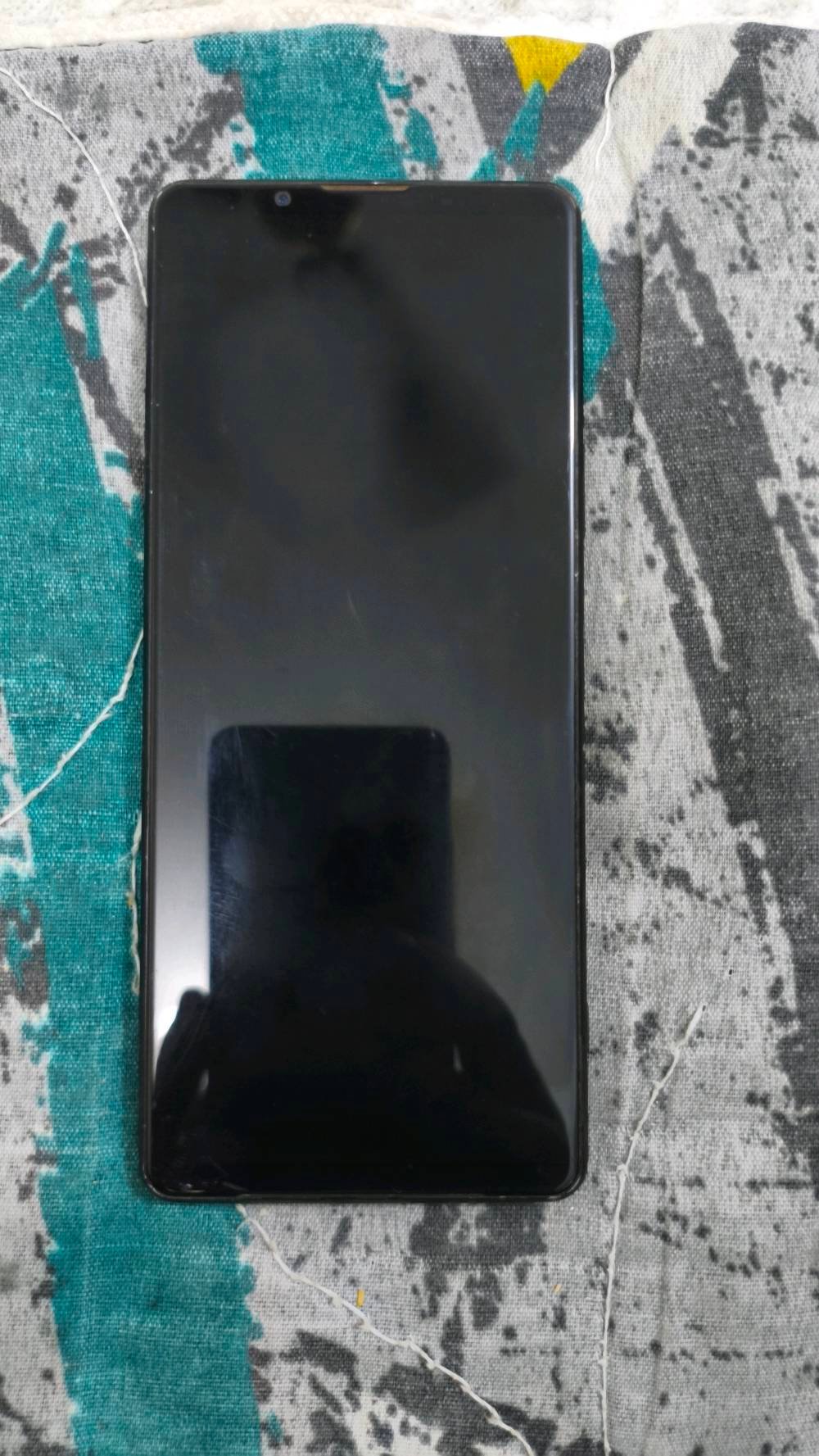 السلام وعليكم ، تلفون Sony Xperia (SO-51B) 
المساحة 256 الرام 12
المعالج Qualcomm Snapdragon 888 5G
شاشة 120 هرتز
بطارية 4500
السعر 150 وبي مجال بسيط حك الجية الاستفسار على الرقم 
***********