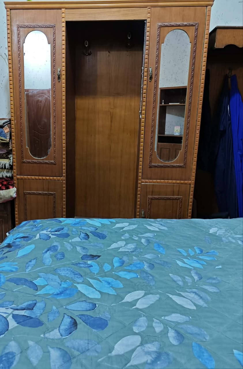 غرفه اخشاب كامله 400 وبيها مجال
***********
