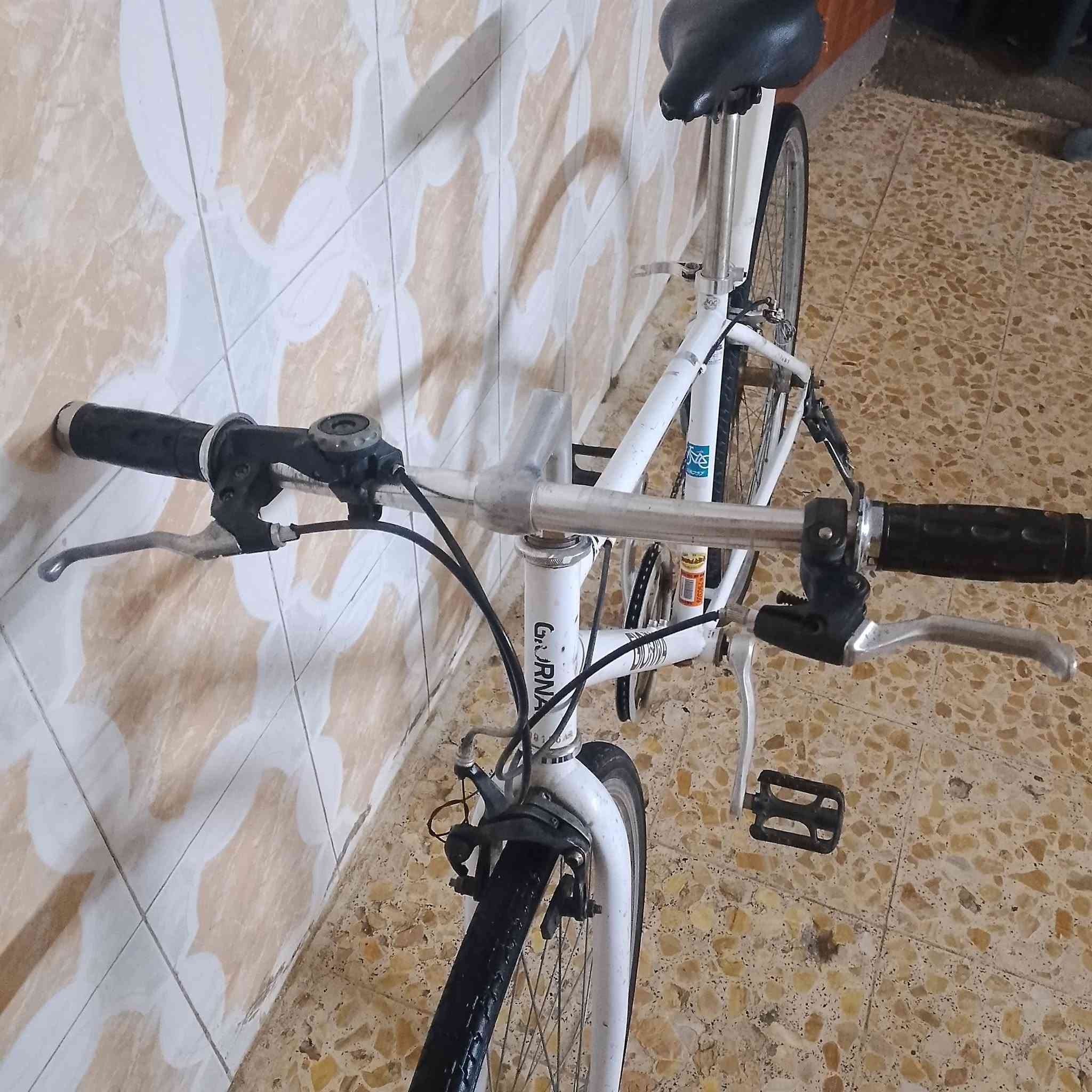 سلام عليكم بايسكل للبيع الحجم 28 بايسكل حديد سعر 85 وبي مجال العنوان بغداد مدينه الصدر رقم الهاتف ***********
