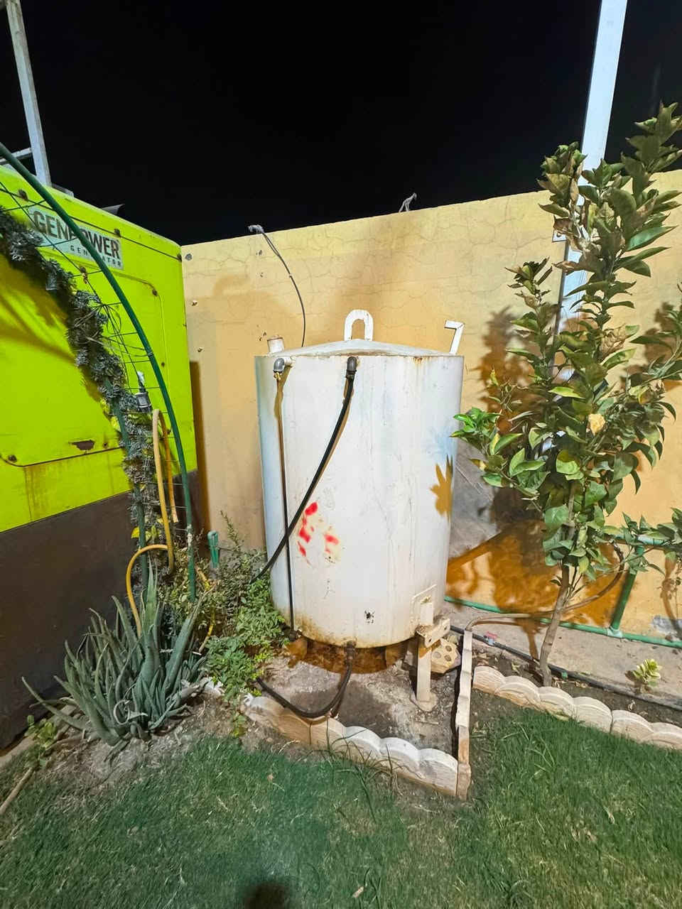 السلام عليكم
مولده للبيع بيركنز 30kv
المولده مشتغله 1000ساعه فقط 
برغي ما مفتوح بيها 
نظيفه جدا 
مع خزان كاز 500لتر 
المولده تحتوي على كاتم صوت وعدد الامبيرات120
تريد السعر اتصل على الهاتف الموجود اسفل 
العنوان 
الكوفه-مجمع سفير الحسين السكني 
الهاتف ***********
