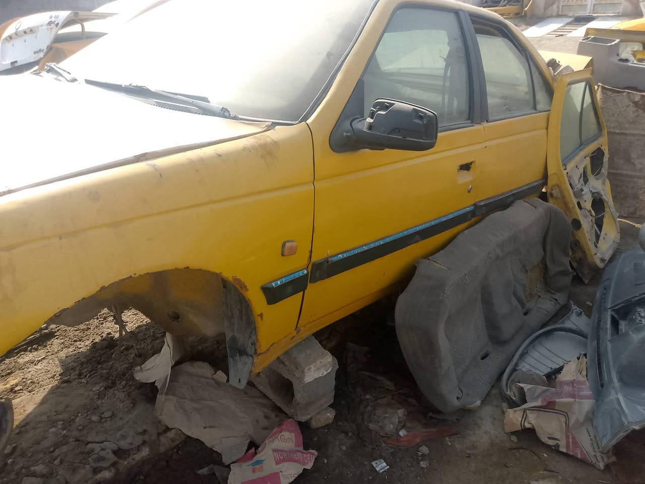 بيجو 405 • تفصيخ • قطع غيار