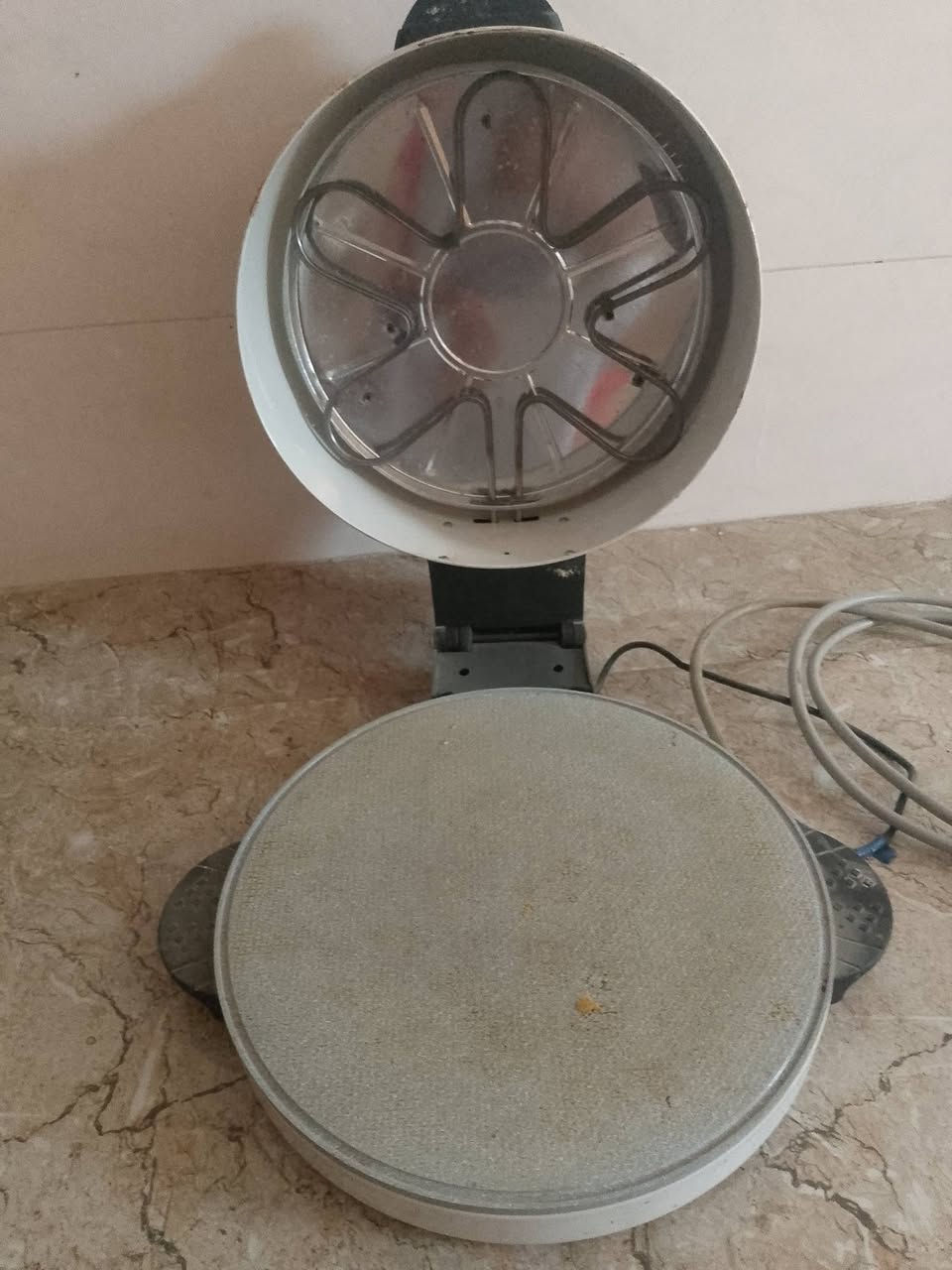 غراض للبيع نظيفات كلش شرط تفحص يله تأخذ مكاني حله المركز مكينة خياطه صناعي تنور كهربائي عجانه كلهن ماركتهن معروفه ***********
