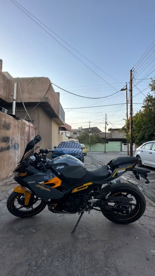 كاوسكي نينجا 400cc 2023 القطعه الوحيدة بل موصل الدراجة ماشية الف ٧٠٠٠ فقط الدراجة ما ناقصها شي عداد الكتروني نظام ABS 
وهذا الرقم : *********** ، مكان الدراجة موصل الايسر 
السعر : ١٦ وبيها مجال ول رقم بي واتساب
