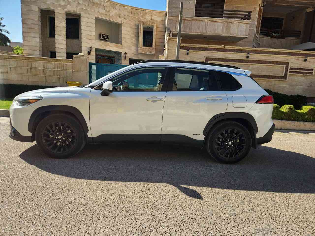 السلام عليكم للبيع 
كورولا كروز هايبرد امريكي XSEفول موصفات 
موديل 2024 رقم بغداد 
الموصفات 
1•بصمة او تشغيل عن بعد
2•تبريد قطعتين او تدفئة بل كشنات كشنات جلد
3•شحن لاسلكي تبريد بيانوو منفصل المناخ
4•اوتو هولد هندر بيك دكمة صندوق كهربائي
5• فتحه سقف حساس اماي او خلفي بل دعامية
6•ردار امامي او شاير بل مريا مع ردار بل مراية مع تحديد المسار او مثبت السرعة
7•كرسي السايق كهربائي
8•ماشية السيارة 3770 miاو قابلة الى زيادة بعده زيرو 
ملاحظة/السيارة مكفولة من كير او محرك او انفيرتر او كهربائيةاو عقل او قاعده مال فيوزات كلة مال شركة على وضعه البلادي عده الحادث الى بصور المنشورة هيه لغد السيارة راجع على بارد او شاصي بي تصليح من النصف جهة الحادث بية قطعتين صبغ جاملغ او بنيد 
مكان السيارة بغداد شارع المغرب
رقم التلفون ***********
السعر165او بية مجال
