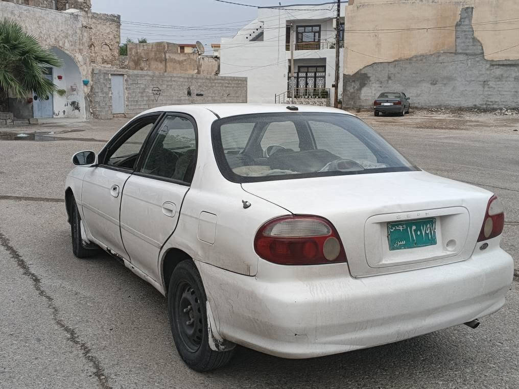 كيا سيفيا 
موديل 2000
ئارم پلاستيك هه وليره 
زور خاوينه 
به شه رتى مه كينه و گير 
بوياغى زور جوانه 
ده بل و سه درى تازه گوراوه 
قوفل مه ركه زى 
ته قه و ره قه ى نيه 
فه حس كردنى له كفريه وه تا سليمانى 
نرخى 18گلا و شتى برايانه 
پيى بچو پاشان بيكره 
ز.م *********** كيفري, ديالى
