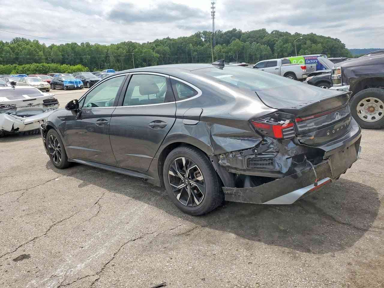 🚨 مزاد مباشر قريباً – حجز مسبق مع مكتب العميري 🇺🇸⚡
​🎯 سيارة معروضة للمزاد الأمريكي القادم!
​🚗 السيارة: [HYUNDAI SONATA]
📅 الموديل: [2025]
🔑 رقم الشاسي (VIN): [KMHL64JA0SA435846]
🛠️ تفاصيل الحادث: موضح بالصور
⚙️ المواصفات:
 محرك 4 سلندر 
​ الفئة SEL 
📟 العداد: [46,860 mi]
​⏰ تاريخ ووقت المزاد: [ يوم الاثنين 2026/8/10 - الساعة 5:00 مساءً]
💵 السعر التقديري الشراء : [حسب سعر المزاد]
​📌 تكدر تدخل معانا بالمزاد وتحدد السعر بنفسك!
​📲 للمشاركة بالحجز أو الاستفسار عن تفاصيل المزاد التواصل معنا:
📞 *********** (اتصال + واتساب)
​📍 مكتب العميري - نشتريلك من المزاد المباشر ونوصلها لباب بيتك
📍 العنوان : القيارة \ قرب جسر القيارة \ مقابل معرض الشهيد ابو زوبع
