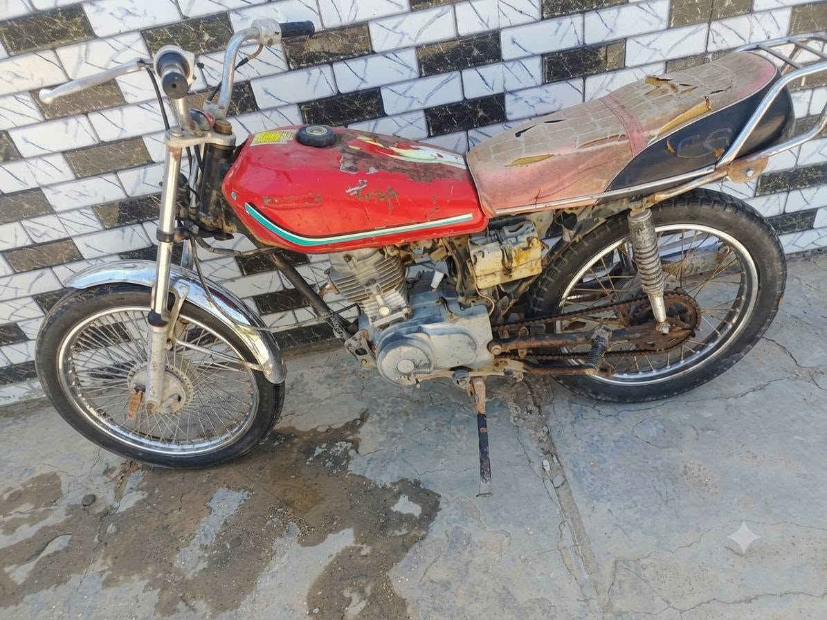 دراجه كلك  للبيع موديل 14 موجوده بليته ورقم شاصي تفيد لعنده شغل اهل تعمير محركه لاتبخير ولاشي شغل وروح مكان طوريج سياحي  ***********0

