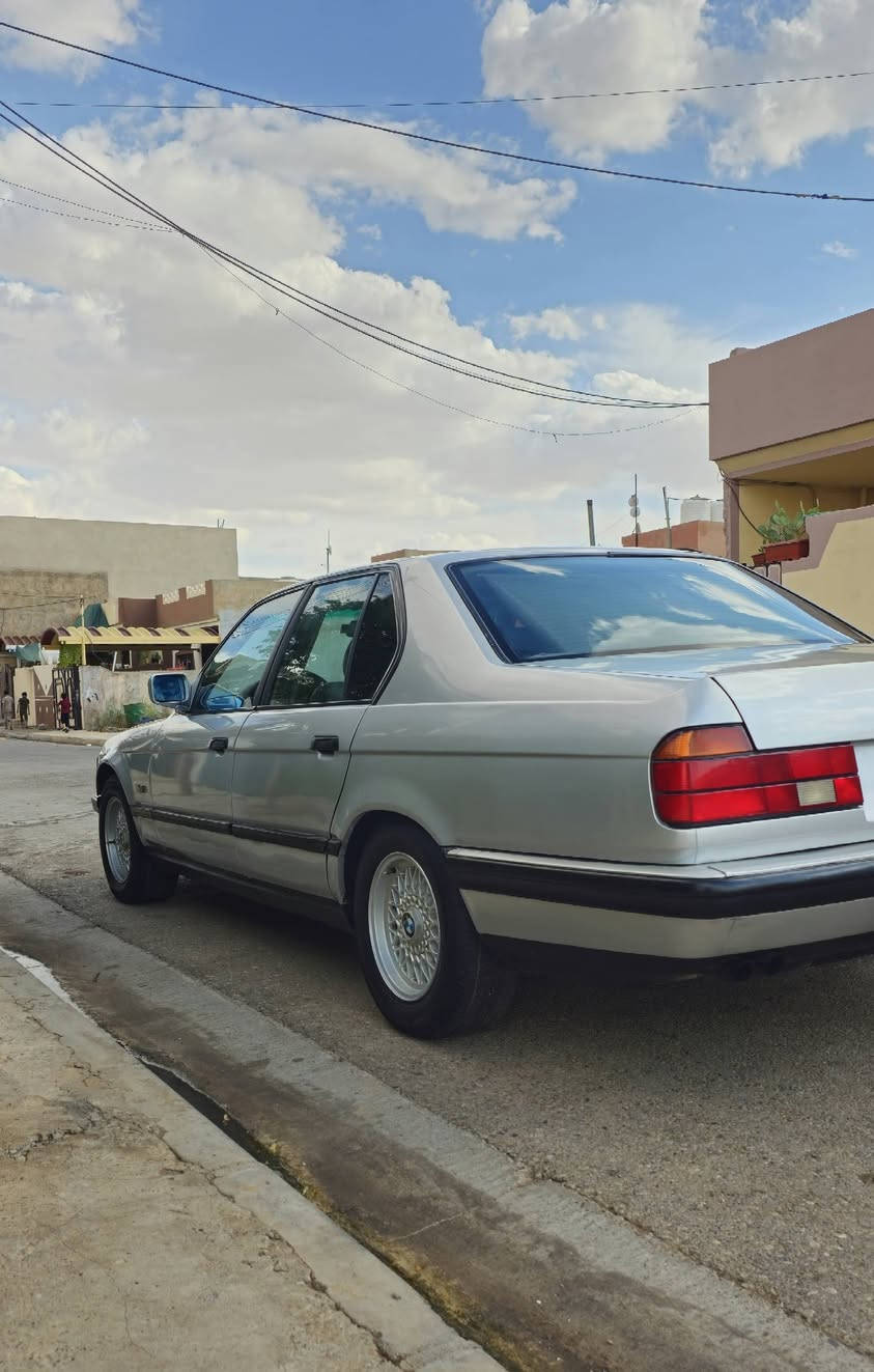بي ام موديل 1991 للبيع 
تبريد ثلج 
لايتات زينون 
سنتر لوك 
فتحه بالسقف 
رقم انكليزي 
كابون بانزين 
كاميرا داش كم 
جامات كهرب 
صبغ عام للجماليه 
محرك 6 
سيارة نصبتها حلوه و نضيفه 
السعر 67 
سنوية بسمي و شرط التحويل 
للاستفسار أكثر ‎***********
