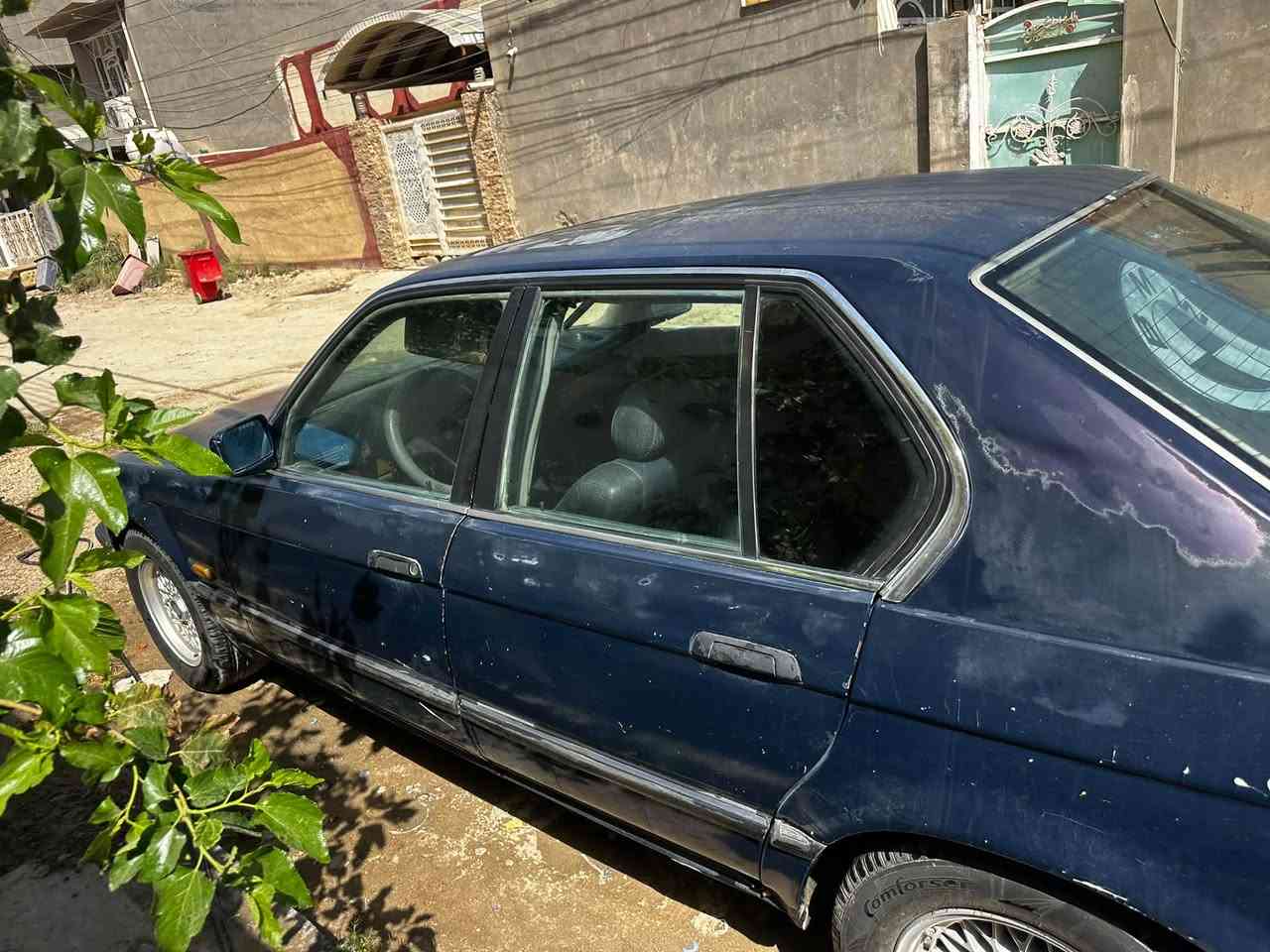 السلام عليكم
Bmw 735 
موديل 89 جاهزه كير محرك جديد كلش  وين ميعجبك اطلع 
حداديه نظيفه 
تخم تاير قبل شهر شاديهن 
دواخل نظيفه 
الكشر يحتاجله صبغ جارده بس 
مكانه بابل 
السعر 37 بي مجال 
***********
