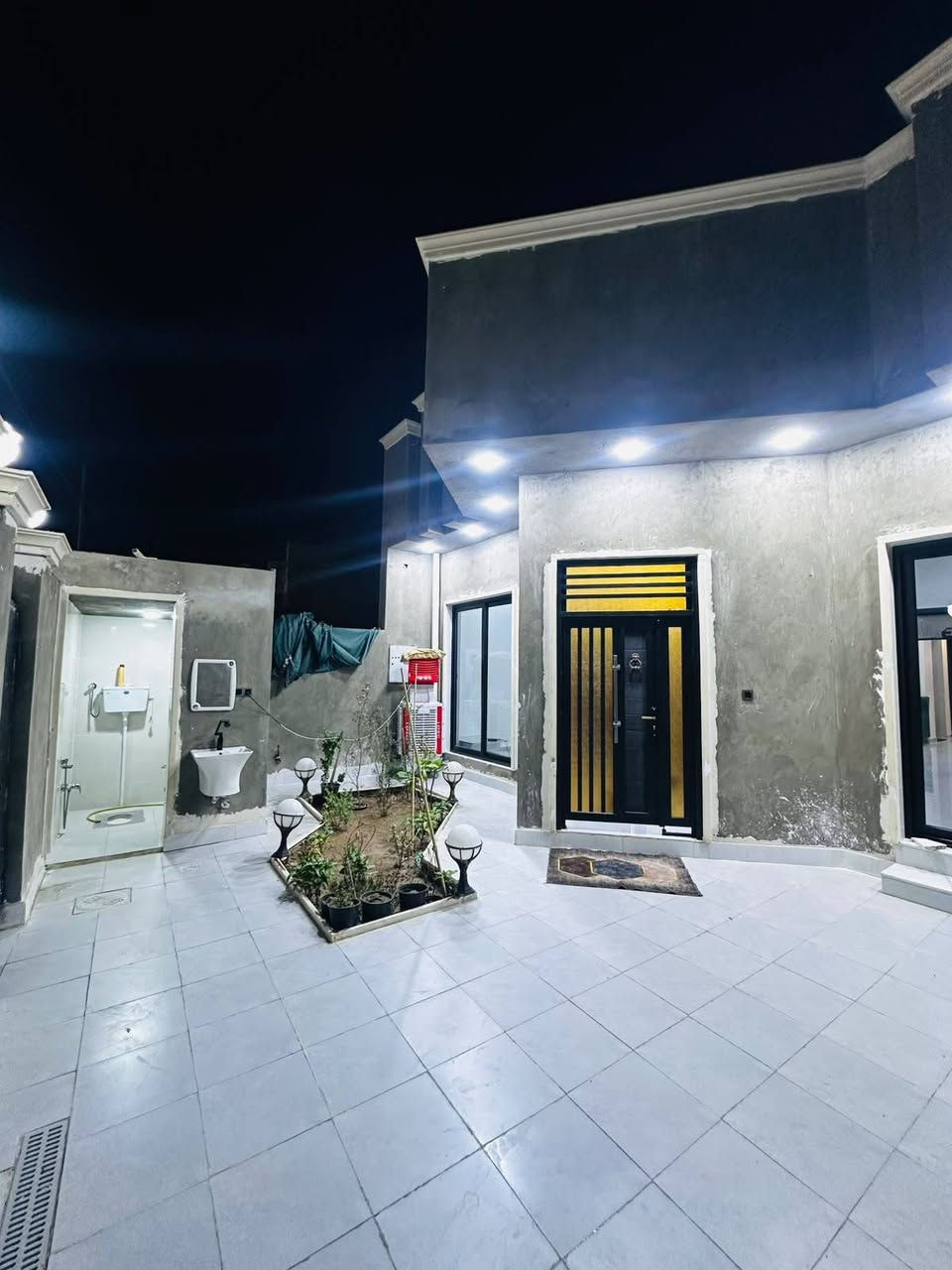 🏡 بـيـت لـلـبـيـع فـي مـجـمـع حـجـي هـنـدي 🏡
📍 الموقع: حي الجامعة – قريب من بوابة الزون الأول
📐 المساحة: 200م²
📏 الواجهة: 9م × 22م
🏗️ البناء: حديث 2026
🧱 كونكريت مسلح درجة أولى

✨ يحتوي على:
▪️ غرفتين
▪️ صالة استقبال
▪️ مطبخ
▪️ صحيات
▪️ كراج

💡 متوفر جميع الخدمات

📞 للاستفسار والاتصال:
***********
***********

