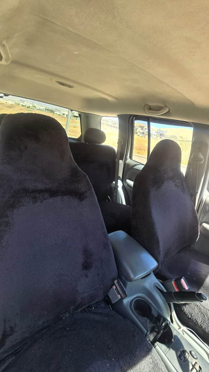 بە ناوی خوای گەورە 
جێب لیبرتی ٢٠٠٧  دەبل اکسل 
١ ئینج بەرز کراوەتەوە بۆ جوانی
 لەسەر سیستەمی بیلادی 
دەعامی پێشی کراوە بە ئاسن 
تانها یەک پەلە بۆیاخی هەیە 
 چوار جام کارەبای تەبرید 
شاشە و کامیرا سەنەوی رەقەمی تازە گێر و مەکینە تەبرید تەقە و رەقە هەموو گیانی بە شەرت زۆر تازە ماوەتەوە هیچ مەسرەفیکی تیدا نیە ٤ تایە و ویلی لۆکی لە ژیرە سعری ٩٨ مەعمەلە 
شوێن هەلەبجەی شەهید
***********
*********** حلبجة, السليمانية
