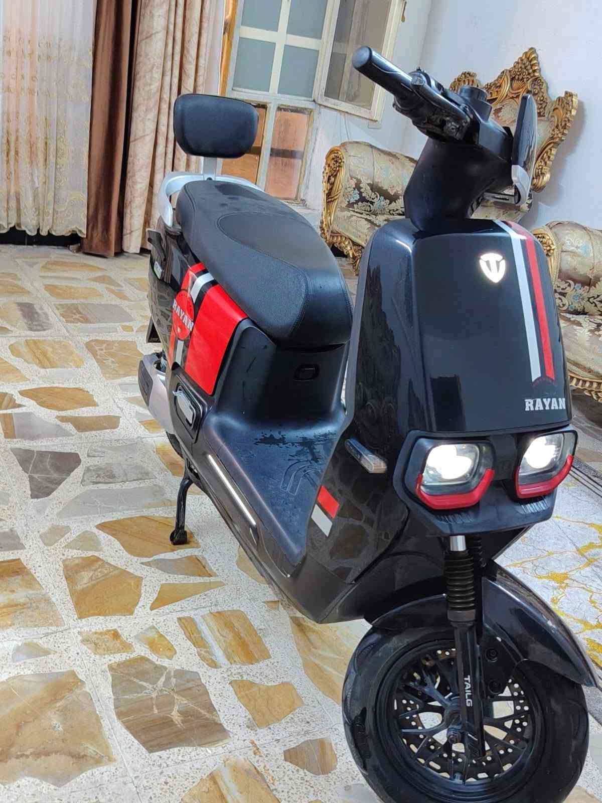 سلام عليكم عندي دراجه شحن حلوه وكامله عله اخر حبايه تمشي 40كيلو 6بطاريات الكبار 32امبير
الولي ملف 2000 اشاير يمنه يسر لايت عالي ناصي 
بيه بس سويج بريكات امامي خلفي 3نمر 
سرعه الشاشه 51الحقيقي 70 دراجه حلوه تايرات جوبلس منفذ يوسبي تحوه للراكب ثاني و حمالات رجلين هورن دبل اشاره لون سوده دراجه حلوه ونضيفه كفراته جديده ويلمعن لايتات صفاح دراجه لايت خلفي الا رقم دراجه كامله يعني كبل لشارع ومبينه جديده تره 
مكاني بغداد مدينه الصدر 
رقم الهاتف ***********.بي واتساب وبي رصيد متوازي عل بيعه 
سعر 🤑630 بيه مجال لطيبين و قليل
سلام عليكم عندي دراجه شحن حلوه وكامله عله اخر حبايه تمشي 40كيلو 6بطاريات الكبار 32امبير

