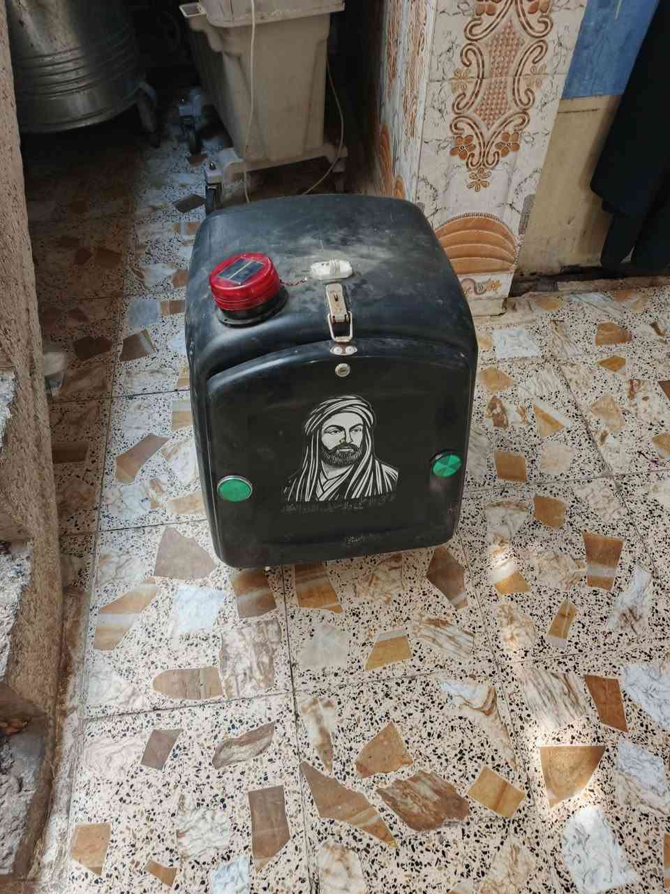سلام عليكم صندوك للبيع مامستخدم شي قليل الجبير سعره35بي مجال قليل مكاني بغداد الحميديه شراي يخابر***********
