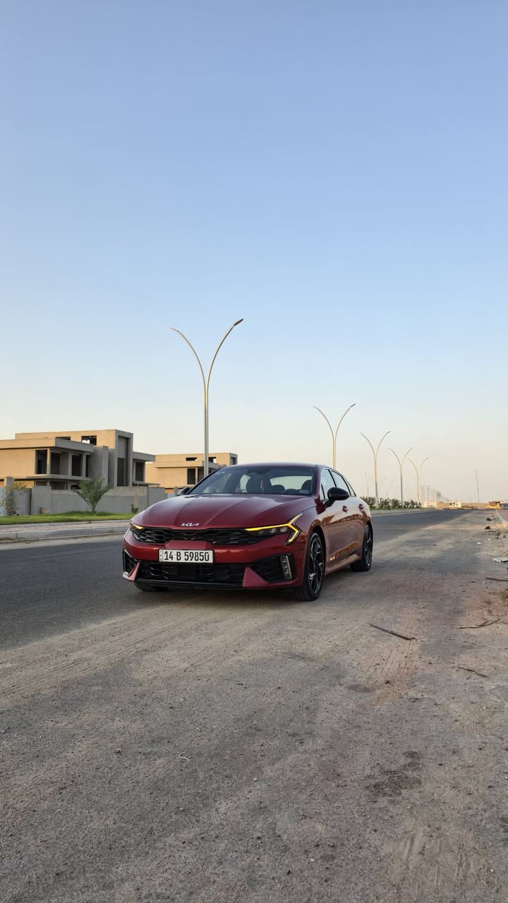 السلام عليكم 
kia k5 GT-line 2025  وارد امريكي للبيع فقط
محرك 2.5 تنفس طبيعي 
كير ٨ سرعات 

مواصفات السياره 
الكشنات جلد المقاعد ل اماميه تدفئه فقط الستيرن تدفئه فقط 
رادار امامي ورادار خلفي 
مثبت سرعه تكيفي 
المحافظه على المسار 
المري كت ل gt line  ومواصفاتها المعروفه بعد 
بدون فتحة سقف 
متبدل بيها فقط بنيد ودعامية  باقي السياره مكفوله من محرك وكير وشاصي ولغود والخ 

مكان السياره بل بصره وباسمي وتحويل ثاني يوم  
وصور الحادث موجوده بداخل المنشور 
وسعر السياره 190ورقه وبيها مجال للشراي
***********
