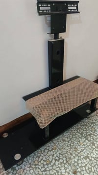 ميز شاشة • كزاز • نضيف