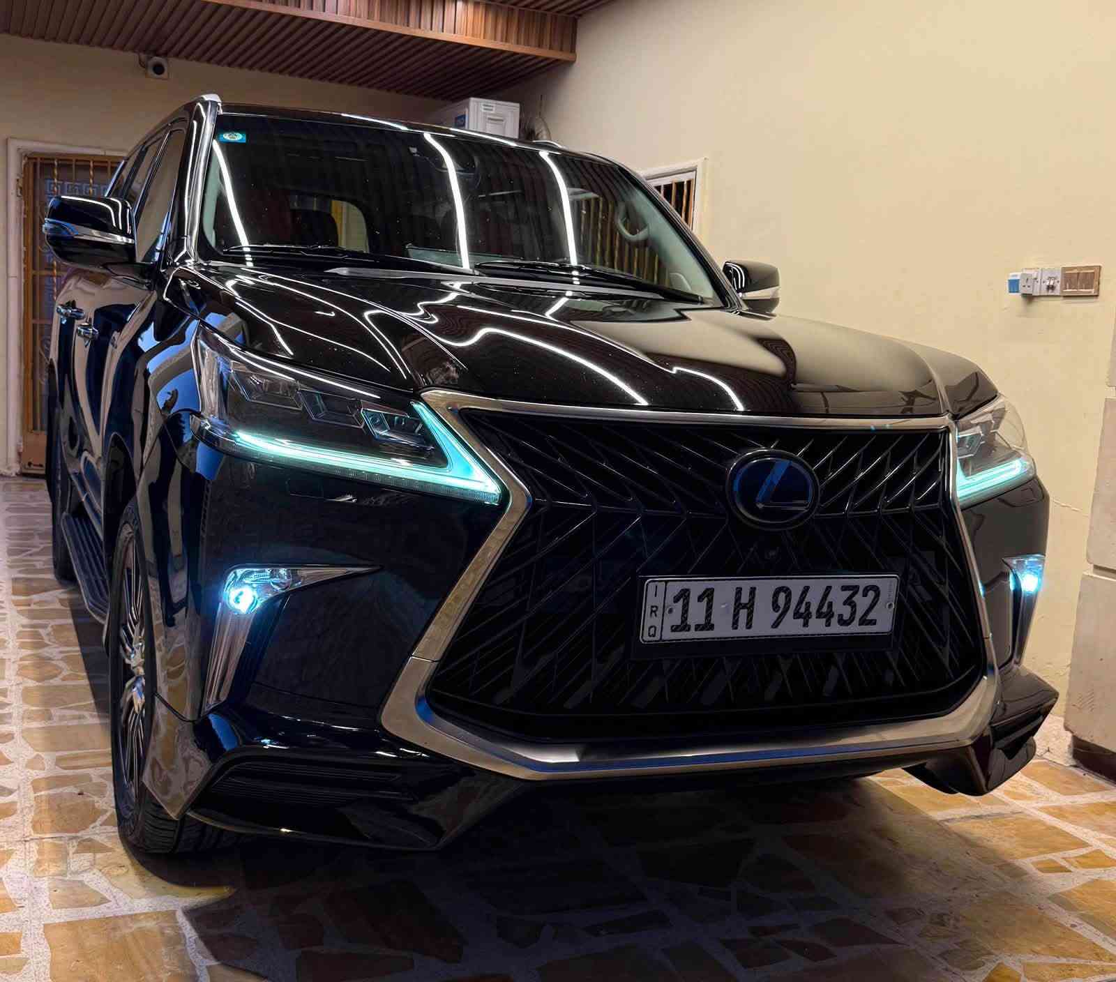 السلام عليكم LX 570 2016 سوبر سبورت  مواصفات معروفة بريم ماشية 160000 رقم بغداد بأسمي مكفولة السعر 56500 وبي مجال بسيط مكان زيونة للاستفسار ***********

