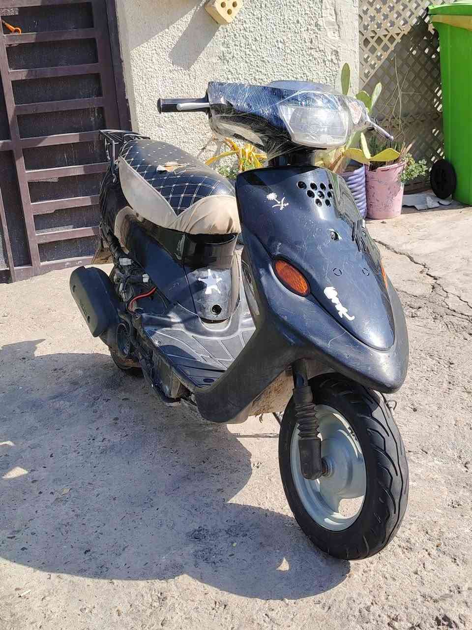 السلام علیکم دراجه للبيع ٦٠ بي جي ٩ زروف دراجه كامله اي نقص ما بيها نكره سلف هندر بي وكت الدراجه نضيفه الله شاهد لايت عالي ناصي بك لايت كله شغال شلعه ومعدل تعليك شرط مكينتها ناعمه خرسه دراجه لا اكسن ولا هاي السوالف التريشه مالته موجوده بس مكسوره دراجه خير من الله تايرات جدد دبلات جدد السعر ٢٠٠ وبيه مجال العنوان بغداد حي العامل الاتصال على الرقم *********** واتساب رصيد
