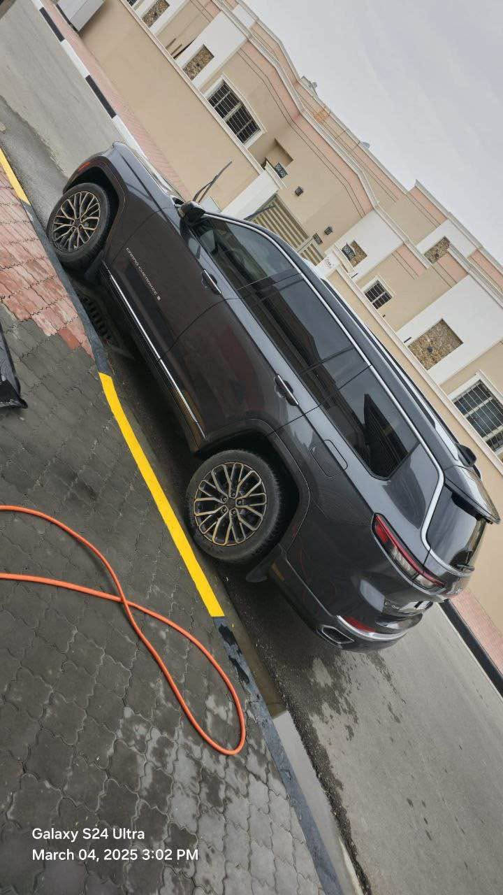 . 2022 Jeep Grand Cherokee L Summit Reserve🔥

رقم المبايل: ‭***********‬

الموديل : 2022 . وارد امريكي تو كلر  اسود ورصاصي

‏3600 V6 :المحرك

حادث تبديل بنيد+

ماشيه 29 الف

المواصفات :

* دفع رباعي 4x4 .

نظام تعليق هوائي (جكات).

قيادة ذاتية عند المنعطفات.

رادار امامي مع مانع تصادم

* تحذير الخروج عن المسار .

* مستشعر نوم السائق مع نظام التوقف الآلي

* تحذير النقطة عمياء !

نظام تحذير عند التقاطعات.

نظام تحذير عند تجاوز السرعة المحددة.

نظام عرض المعلومات على الزجاج الامامي HEAD UP

‏(DISPLAY

نظام تقليل الضجيج داخل المقصورة.

* إنارة محيطية.

* مرايا تعتيم ذاتي.

* المرايا الجانبية قابلة للطي كهربائيا.

* نظام الصوت من ماكنتوش مع 19 سماعة.

* ويل قياس 21 انج

* سقف بانوراما

3شاشات 

* شاشه كبيرة 10.1 انج

* نظام الخرائط (GPS)

* عرض خرائط الطريق على لوحة القيادة.

* لوحة القيادة بقياس 12 أنج.

* كاميرا داخلية متعددة الزوايا

* كاميرا محيطية 360 درجة .

* 4 كاميرات خارجية مع بخاخات ماء للتنظيف.

* كاميرا للمرأة الداخلية.

*كاميرا حرارية

* المصابيح الأمامية زنون

* كشافات الضباب زنون

* دخول ذكي.

* بصمة على 5 ابواب للدخول الذكي.

* تشغيل عن بعد .

* الصندوق الخلفي كهربائي

* فرش المقصورة الداخلية من الجلد الطبيعي الفاخر .

* اضافات من الخشب الطبيعي للمقصورة الداخلية

* ذاكرة لحفظ وضعيات الجلوس للسائق. * ذاكرة لحفظ وضعيات الجلوس للراكب.

* مساج للمقاعد الامامية السائق والراكب.

* المقاعد الأمامية كهربائية

* المقاعد الأمامية تبريد وتدفئة

* المقاعد الخلفية تبريد وتدفئة

انارة داخلية LED متعددة الالوان

* حساسات امامية.

* حساسات خلفية

* 7 راكب

* مكيف خلفي مع وحدة تحكم منفصلة .

* تدفئة ستيرن وتبريد

مانع تصادم خلفي .

* بلوتوث تلفون .

* محدد سرعة .

* نظام التشغيل والاطفاء الاوتوماتيكي ( Auto Start

‏. (System

‏)Auto Break System ) نظام بريك اوتماتيكي Singapore
