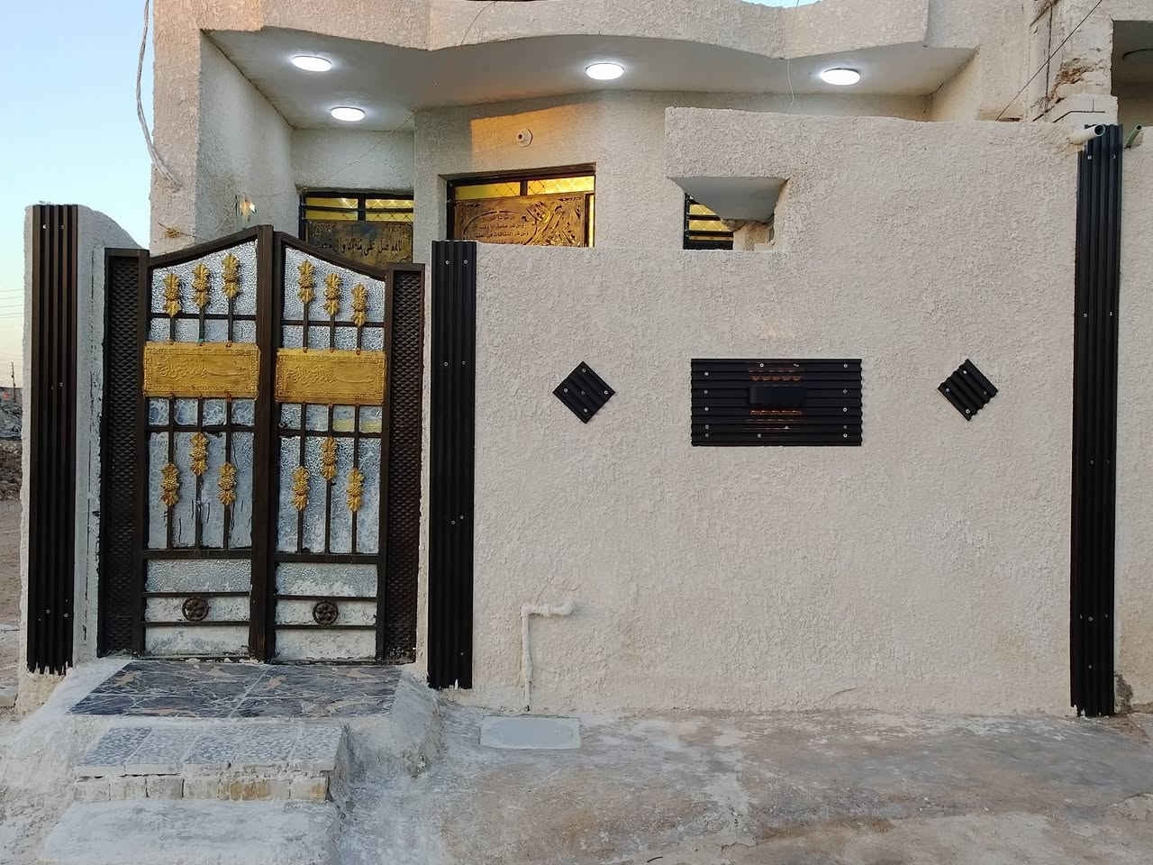 الدار للبيع المساحه 100متر
الضباط الثانية الزراعي شارع 15 
للاستفسار الاتصال على الرقم ***********
