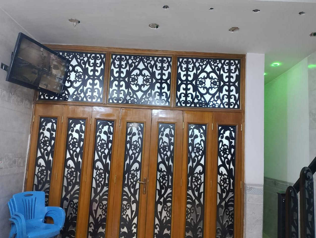 🏡 للبيع – بيت 100 م طابو ملك صرف   طابقين ونصف سنه- البناء 2025
📍 الموقع: البلديات – الصحفين 
📌 خلف معجنات عسل قرب الشارع العام 
━━━━━━━━━━━━━━━━━━
🏠 مواصفات العقار: 🔹 المساحة: 100 متر 🔹 طابقين ونصف
 الطابق الاول استقبال صاله مطبخ  غرفه نوم  خدمات خارجي وداخلي 
الطابق الاثاني غرفتين نوم +خدمات 
الطابق الثالث غرفه نوم + خدمات 
━━━━━━━━━━━━━━━━━━

📞 للاستفسار  ☎️ ***********
