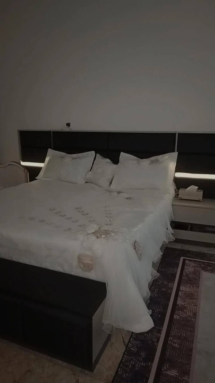 غرفه للبيع صار ٣اشهر من خذته زلع مبيها نضيفه ١٠٠/١٠٠ تجون وتشوفوها مستعجله عليه اريد اسافر للتواصل عبر الواتساب ***********
دوشك طبي طبقتين 
كنتور مع ملحق 8ابواب 
شازلون
سرير وملحقاته
دراور
ميز تواليت 
طابوريا
غرفه للبيع صار ٣اشهر من خذته زلع مبيها نضيفه ١٠٠/١٠٠ تجون وتشوفوها مستعجله عليه اريد اسافر للتواصل عبر الواتساب ***********
