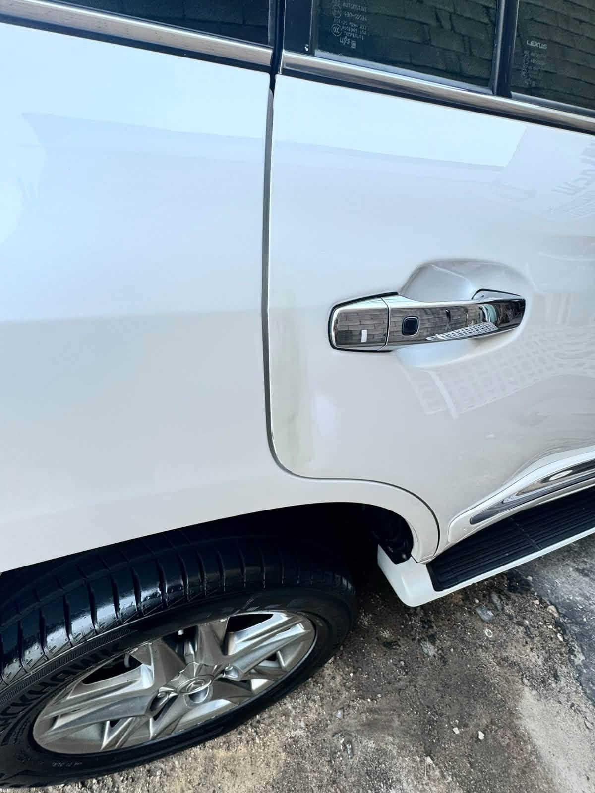 السلام عليكم
Lexus 570
موديل 2013 خليجي 
كفاله عدا الجاملغ الامامي مصبوغ فقط الباقي مكفول 
ضربه تبديل صبغ

السياره ماشية 198 الف 
رقم بصره بسمي 
مواصفات اللكزس معروفه 
رادار امامي 
كامرات 360 
جكات هايدروليك
حساس امامي خلفي 
تبريد 3 قطع +ثلاجه 
كشنات جلد +كهرباء خزن +تدفئه تبريد 

مطلوب مراوس تاهو او يوكن 
مكان السيارة بصرة 
***********
***********
