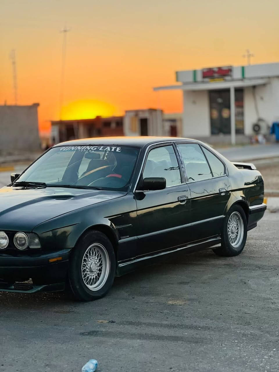 السلام عليكم للبيع او مراوس  BMW /
520/ اصل 
مكينه 525
كير عادي 
موديل 1991 لون زيتوني 
رقم بغداد مشروع وطني 
كير مكينه صدر شرط 
كهربائيات شغاله مابيها نقص 
ويل خليه بلادي 
سياره جديده بمعني الكلمه 
فول نشاط 
ترايها 200 
تبريد كامل نقص غاز فقط 

السعر 43$$/وبيها مجال 
رقم الهاتف / ***********
العنوان صلاح الدين تكريت
