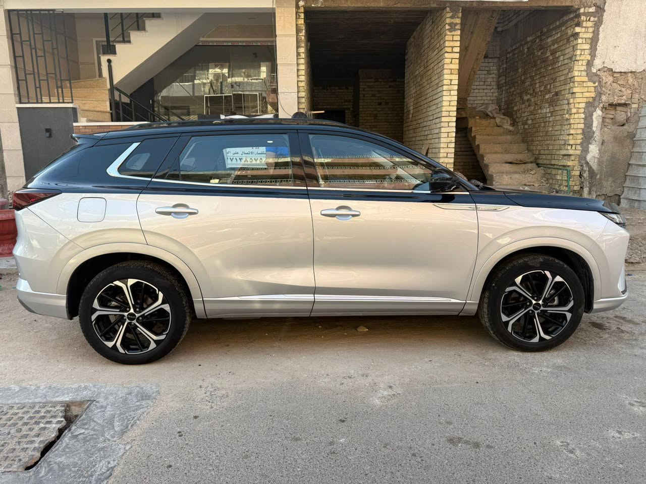 ‎السلام عليكم
‎دونك فينك هيوج||||Dongfeng Huge للبيع

‎موديل 2024 ماشيه 50 الف كيلومتر وقابل للزياده

‎المواصفات
محرك هايبرد توربو من شركة نيسان اليابانية 

ضمان حقيقي 6  سنوات 

200,000  الف

رقم بغداد بأسمي

‎-القوه الحصانيه||242 حصان

‎-عزم الدوران||540 نيوتن

‎-ناقل الحركه|| 7سرعات

‎- 5راكب

‎-ويل قياس 19 انج

‎-بانوراما

‎-كاميرا محيطيه 360 درجه 

‎-اناره داخليه مخفيه متعدده الالوان

‎-شاشه التحكم حجم 12.3 انج

‎-شاشه عرض القياده حجم 12.3 انج

‎-التحكم بالمكيف لمس

‎-مري كهرباء||شفط

‎-مكيف امامي منفصل وموزع خلفي

‎-مقاعد مصنوعه من جلد النابا

‎-تدفئه تبريد كرسي السائق

‎-مقعد السائق كهرباء 10 حركات

‎-مقعد الراكب كهرباء 4 حركات

‎-عدد وضعيات القياده 3

‎-بلوتوث

‎-حساس اضويه

‎-نظام المساعده على النزول من المنحدرات 

‎-رادار (تحديد مسار)

‎-حساسات خلفيه

‎-محدد سرعه

‎-نظام المساعده على القياده

‎-دخول ذكي (بصمه)

‎-اناره محيطيه اماميه

‎-اناره اماميه زينون

‎-كشاف ضباب خلفي

‎-صندوق كهربائي شفط

‎-هاند بريك كهربائي

‎-فتحه USB

‎-توقف اوتوماتيكي (Auto Hold)

‎-حساس مطر

‎-مؤشر لضغط الاطارات

‎-عدد السماعات 8 وسماعات الرأس ايضا في المقاعد الاماميه

‎-وسائد هوائيه عدد 8

‎-استهلاك الوقود 

لكل 100 كيلومتر 5.8L اقتصادي جدآ

السيارة  ضمن الضمان للشركة 

للتواصل ***********
متوفر واتساب 

السعر  24  مليون وبيه مجال.
