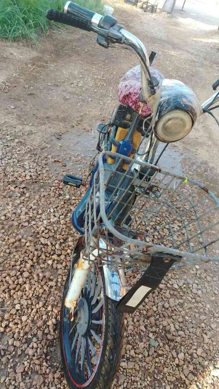 للبيع ماطور شحن
متروك بي باتري منفوخ  وتاير خلفي 

بنجر ابيعه علا وضعه  سعره 80 وبي مجال 

***********
