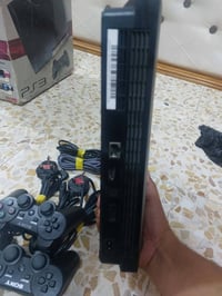 بلي 3 للبيع  جهاز نضيف وعل فحص هارد 320 ويا اربع جوستكات وزوج كيبل شحن...