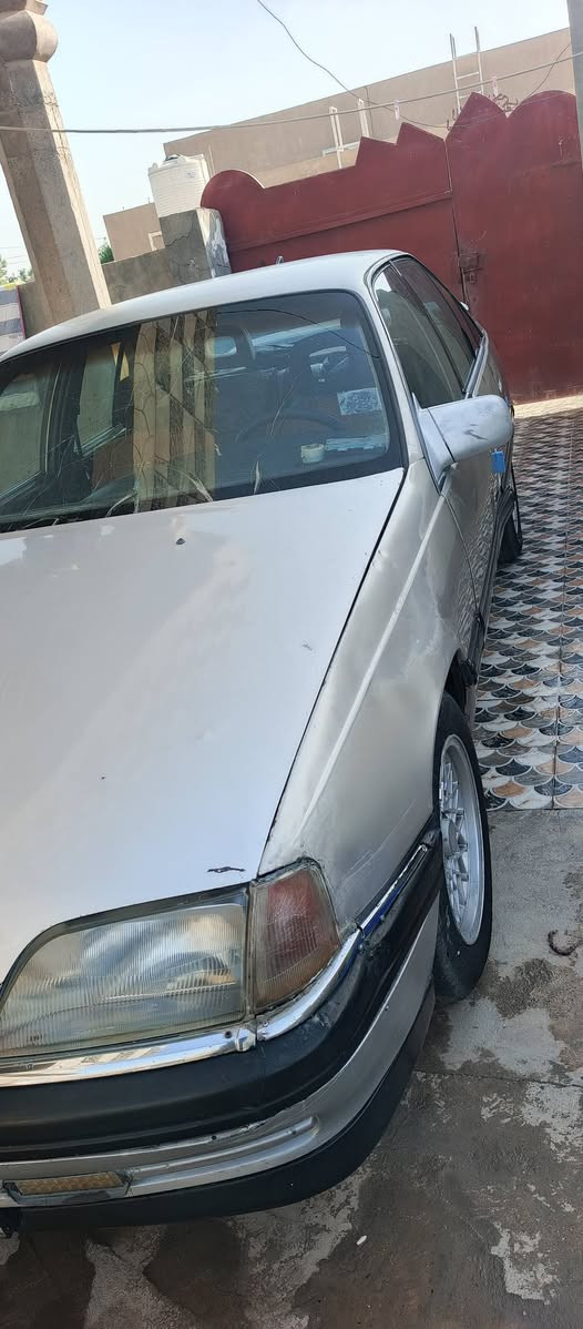 أوبل اوميكا 93 رقم واسط مشروع وطني 
سيارة جهازه كير عادي مكينة 20 المرغوب 
مكينة مبدل بيه كازكيت و كير  فوول 
كهرباء كلها شغاله 
غرفه نضيفه فول 
تقفيل 4 ابواب و جنطة 
كشر نضيف مثل ما واضح بالصور 
سنوية لل ٢٦ شهر 11 تحويل ثاني يوم 
واسط زبيدية
***********
السعر 18$ بيع مستعجل
