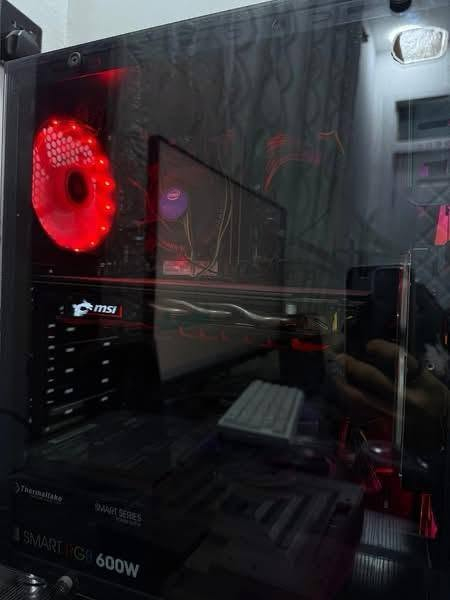 حاسبه للبيع نظيفه جدا 
منصب وندوز 11الاصلي 
مواصفات البيسي 
كرت شاشه Gtx1060 
رامات ddr 4 2*8 
هارد 1t 
معالج i5 gen9 
بور سبلاي 600W 
اربع فانت مبدل معجون حراري جديد 
كله هذا وبسعر 600الف وبي مجال لشراي مكاني ديوانية
***********
