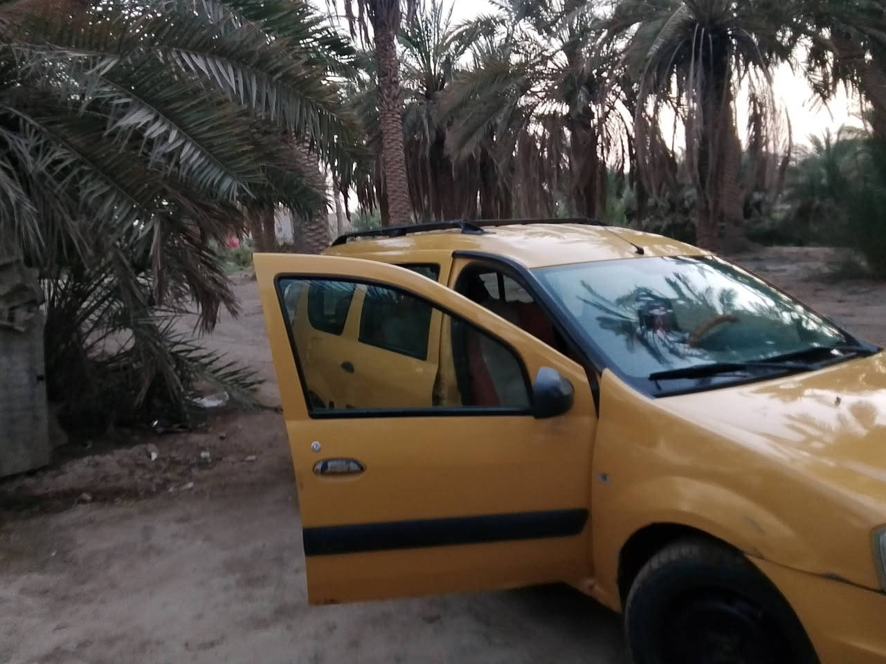 سلام عليكم رينو 2011 محرك وكير شرط 40وبيها مجال ***********
